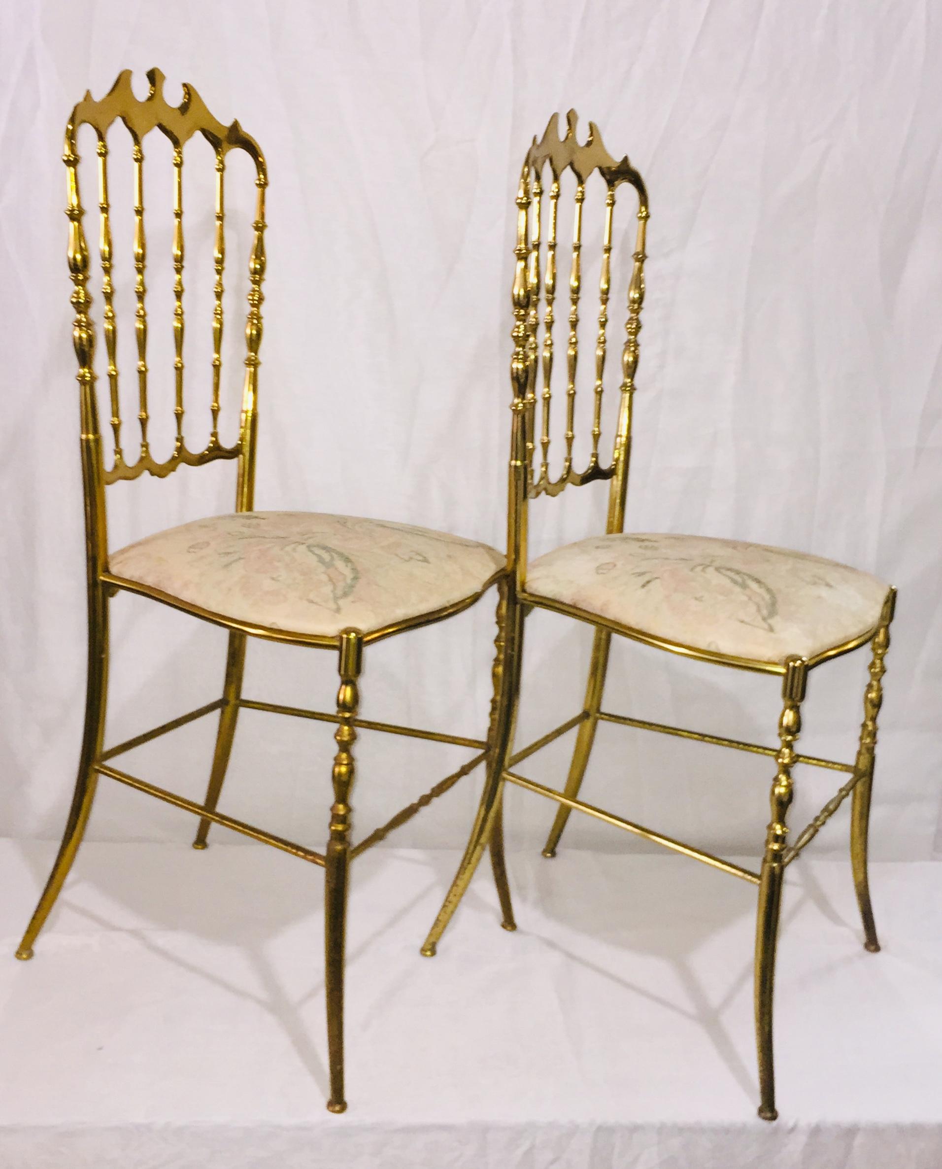 Mid-Century Modern Pair of Italian Chiavari Opéra Chairs in Solid Polished Brass For Sale 1