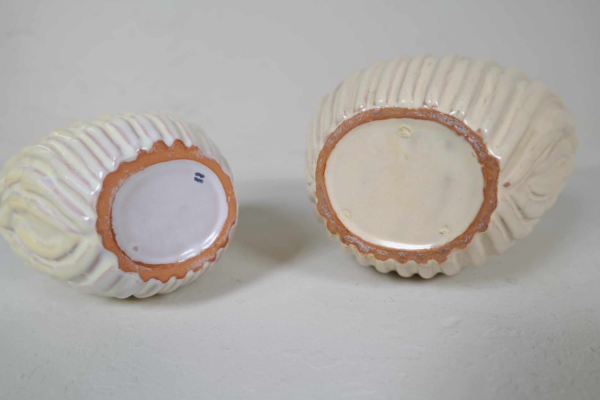 Midcentury Modern Pair of Seashell Vases by Vicke Lindstrand , Sweden For Sale 3