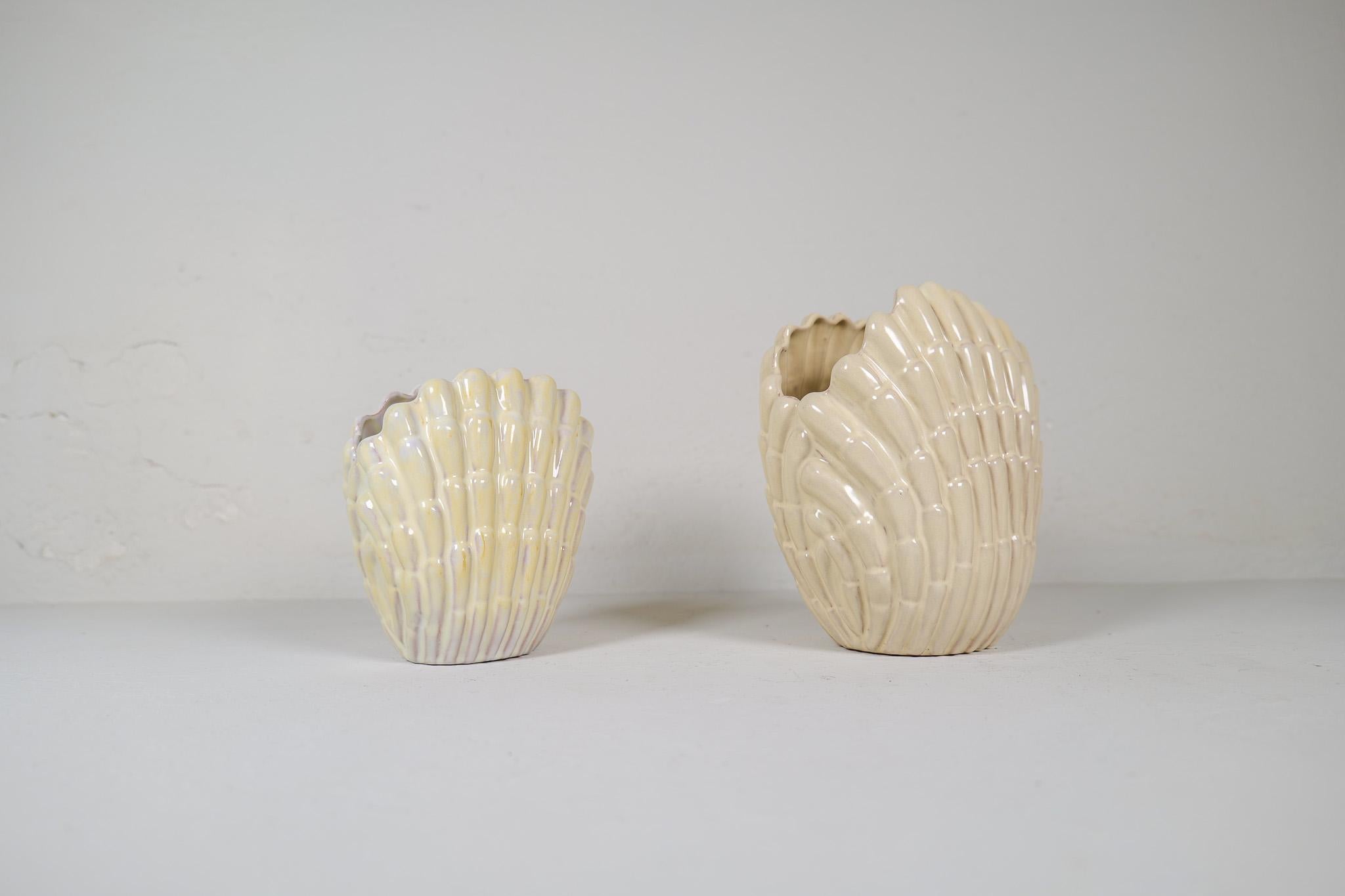 Mid-20th Century Midcentury Modern Pair of Seashell Vases by Vicke Lindstrand , Sweden For Sale