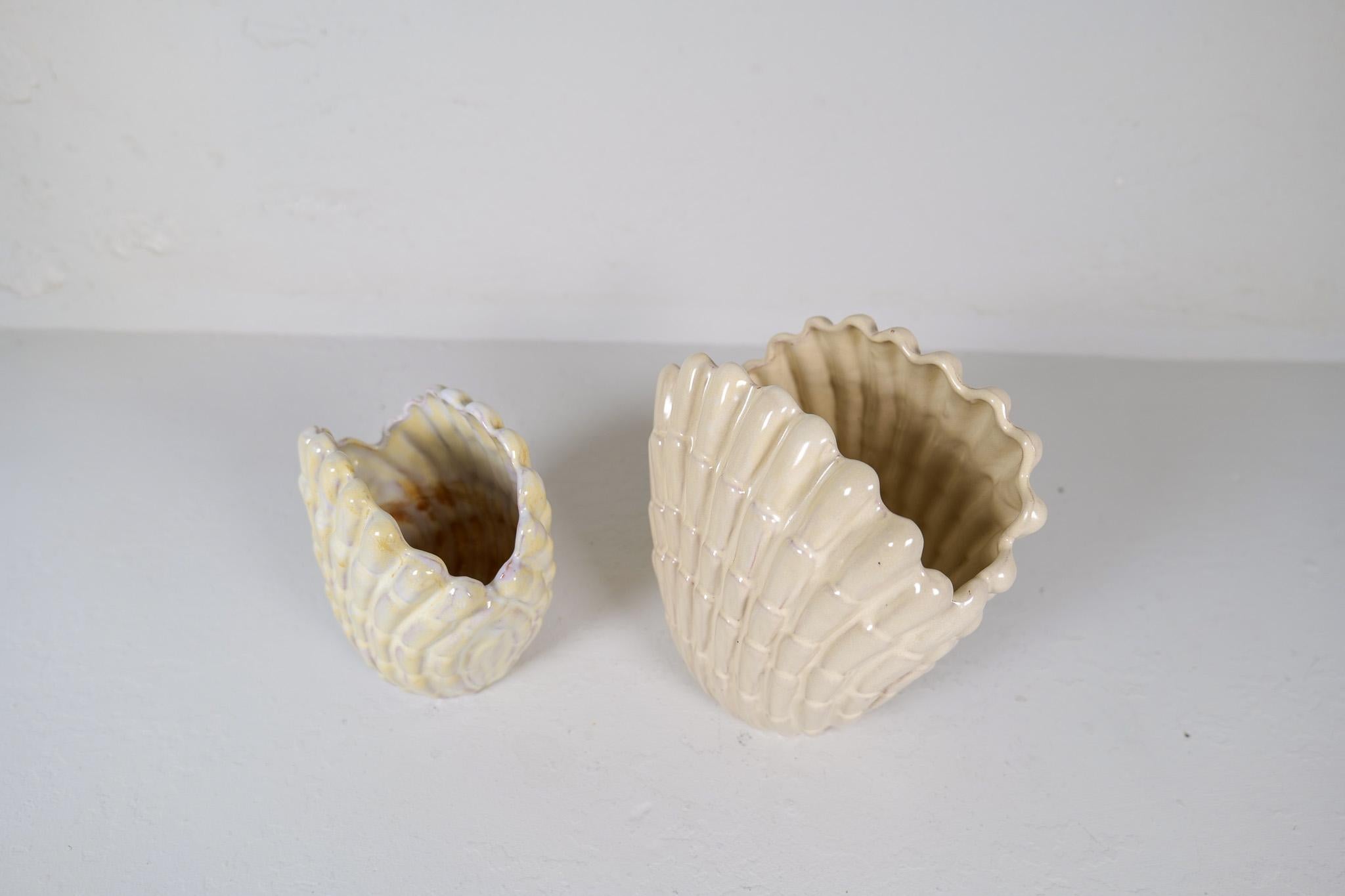Midcentury Modern Pair of Seashell Vases by Vicke Lindstrand , Sweden For Sale 1