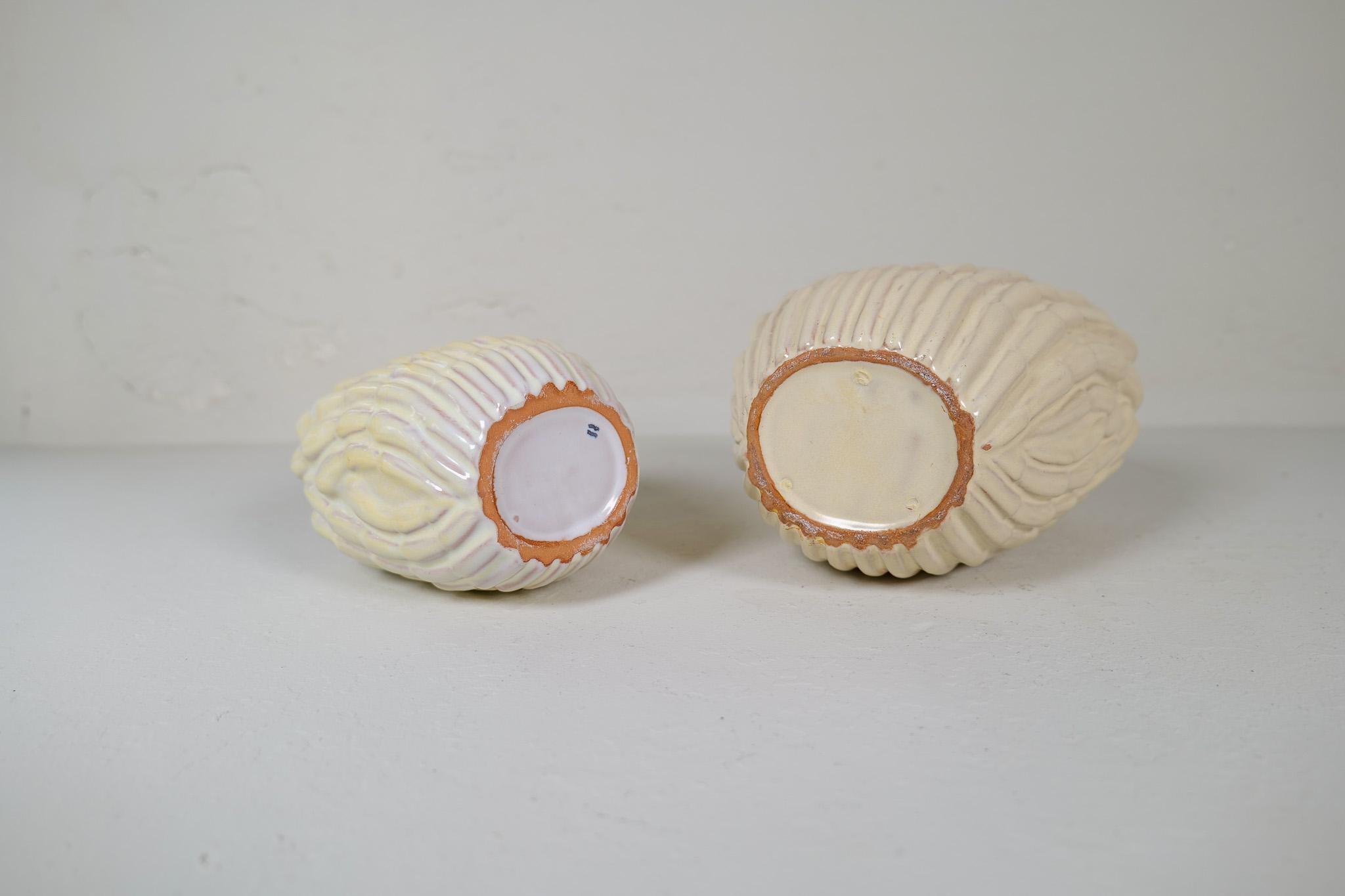 Midcentury Modern Pair of Seashell Vases by Vicke Lindstrand , Sweden For Sale 2