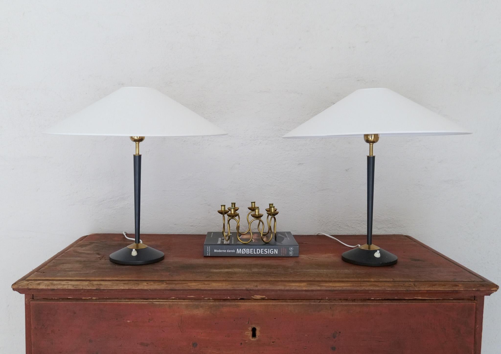 Paire de lampes de table modernes du milieu du siècle en laiton et fonte ASEA, Suède, années 1950 en vente 4