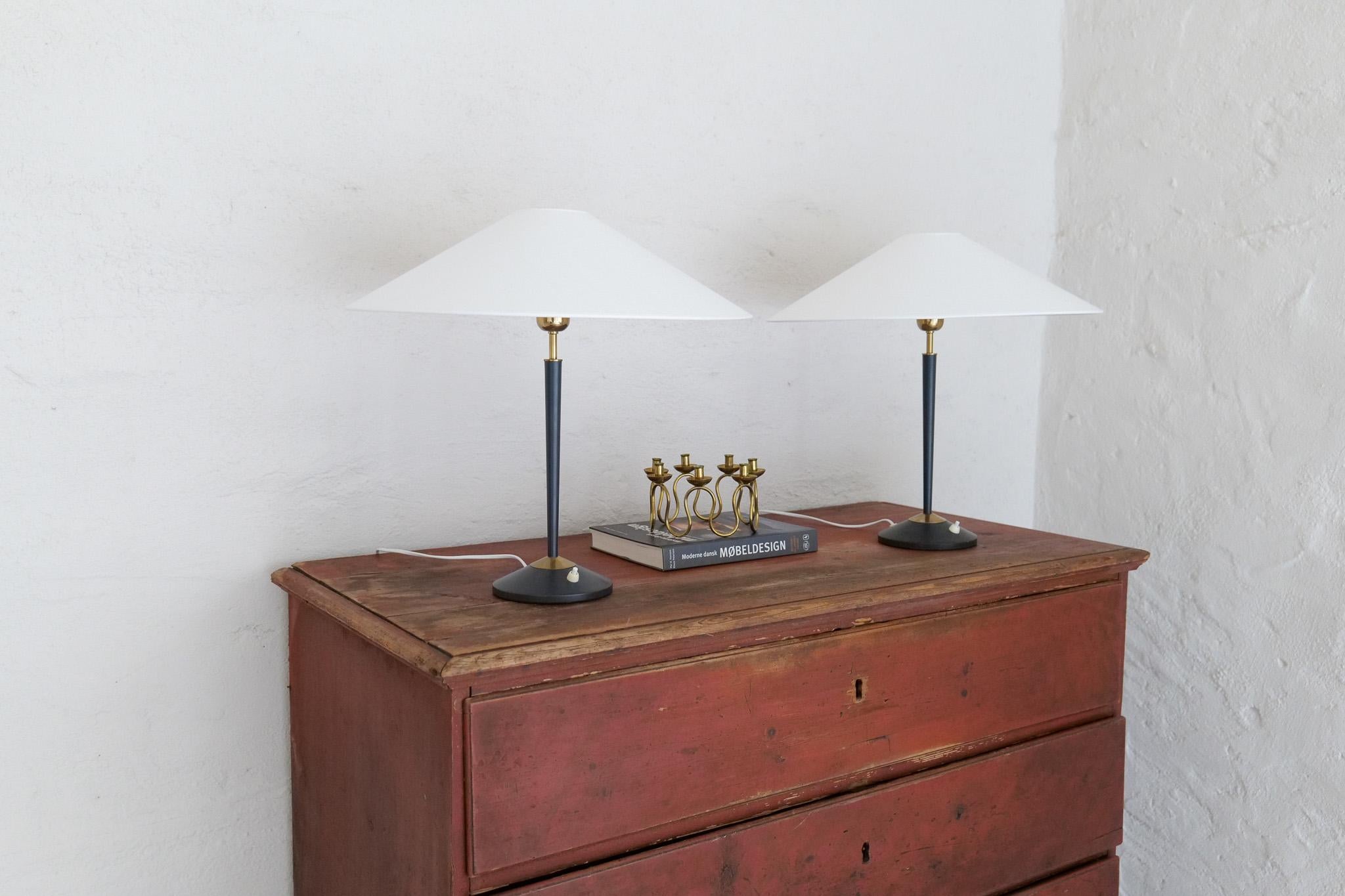 Paire de lampes de table modernes du milieu du siècle en laiton et fonte ASEA, Suède, années 1950 en vente 5