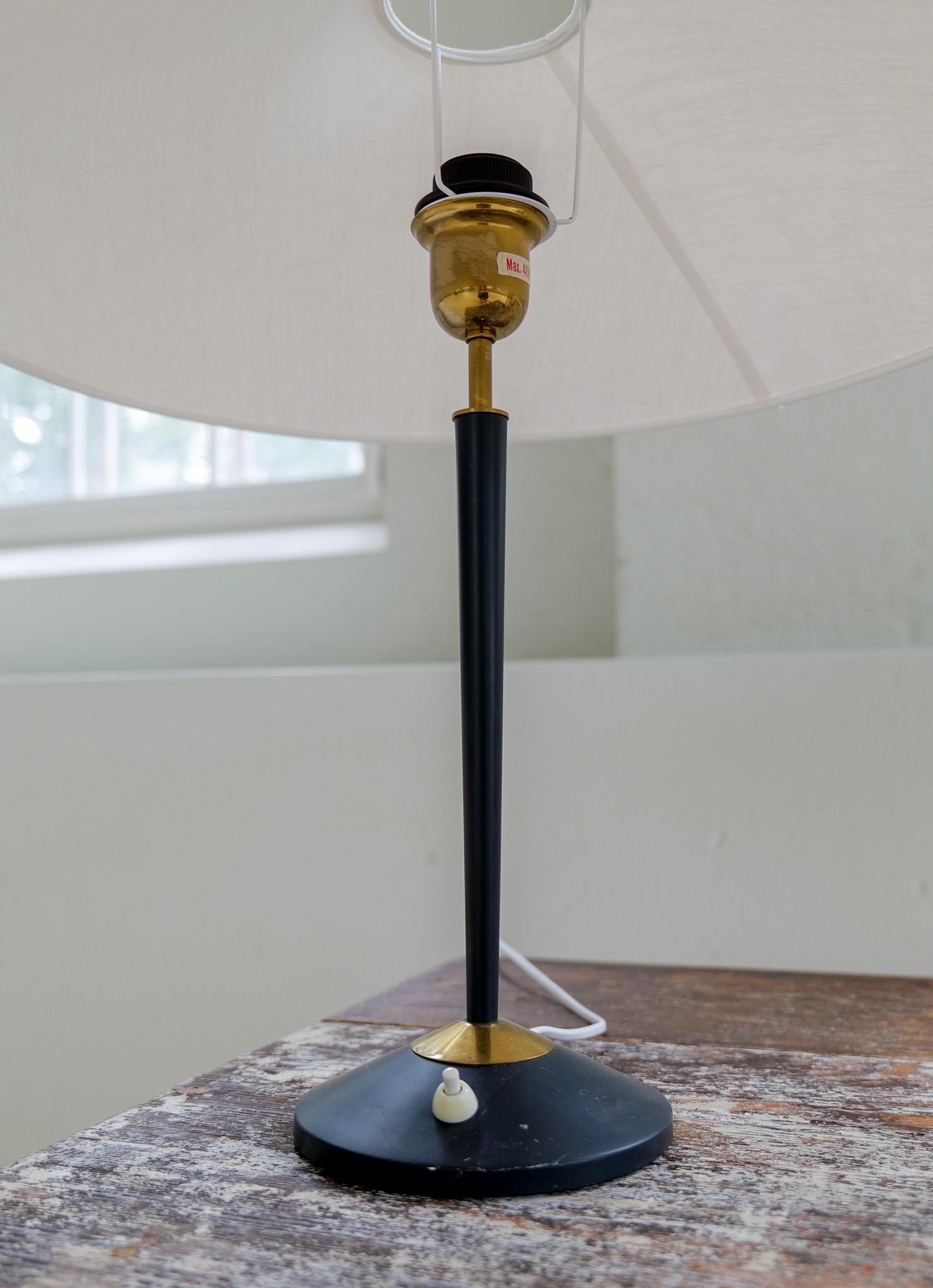 Paire de lampes de table modernes du milieu du siècle en laiton et fonte ASEA, Suède, années 1950 en vente 6