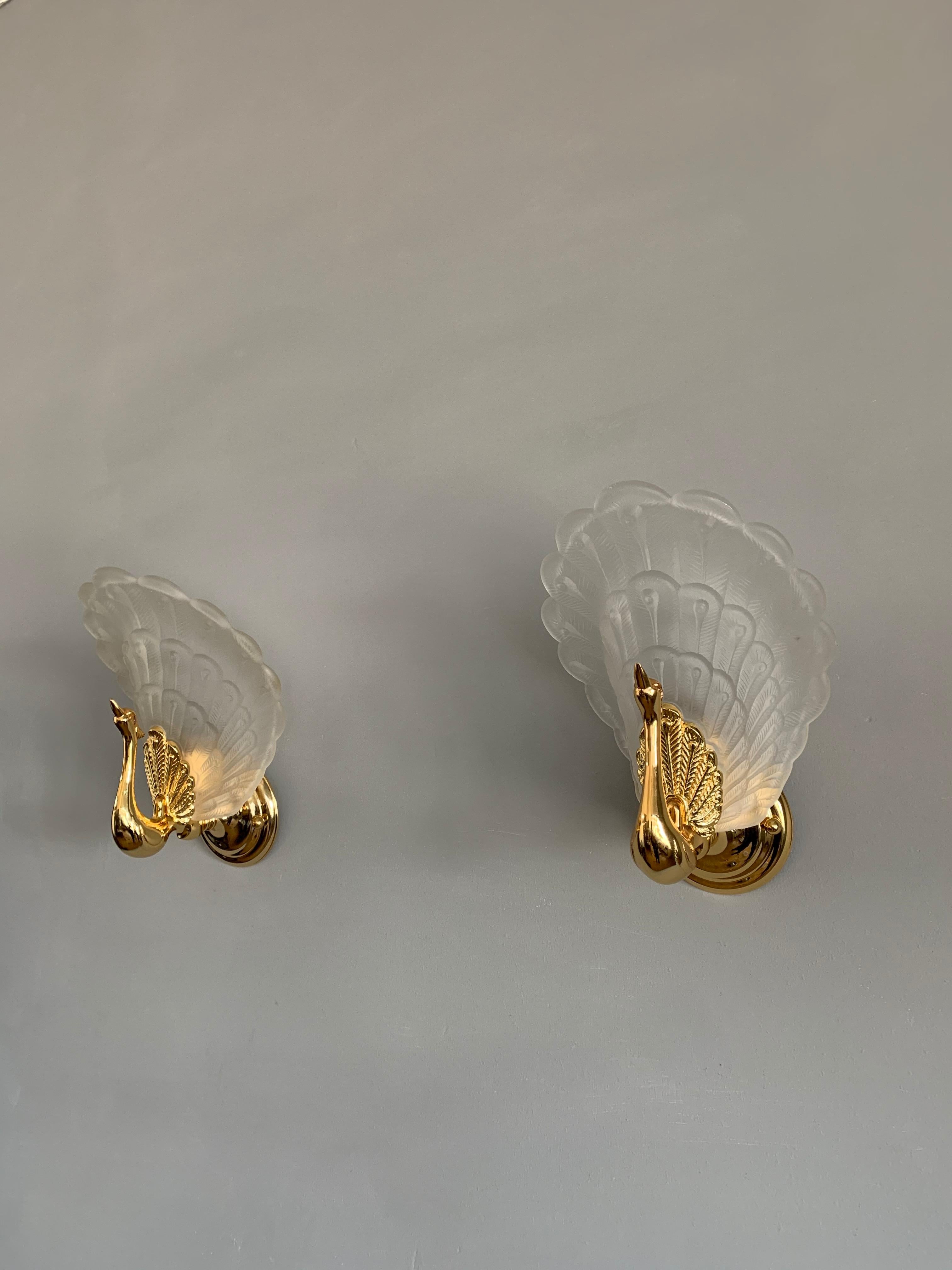 Midcentury Modern Pair of Wall Sconces w. Golden Bronze Glass Peacock Sculptures In Excellent Condition In Lisse, NL