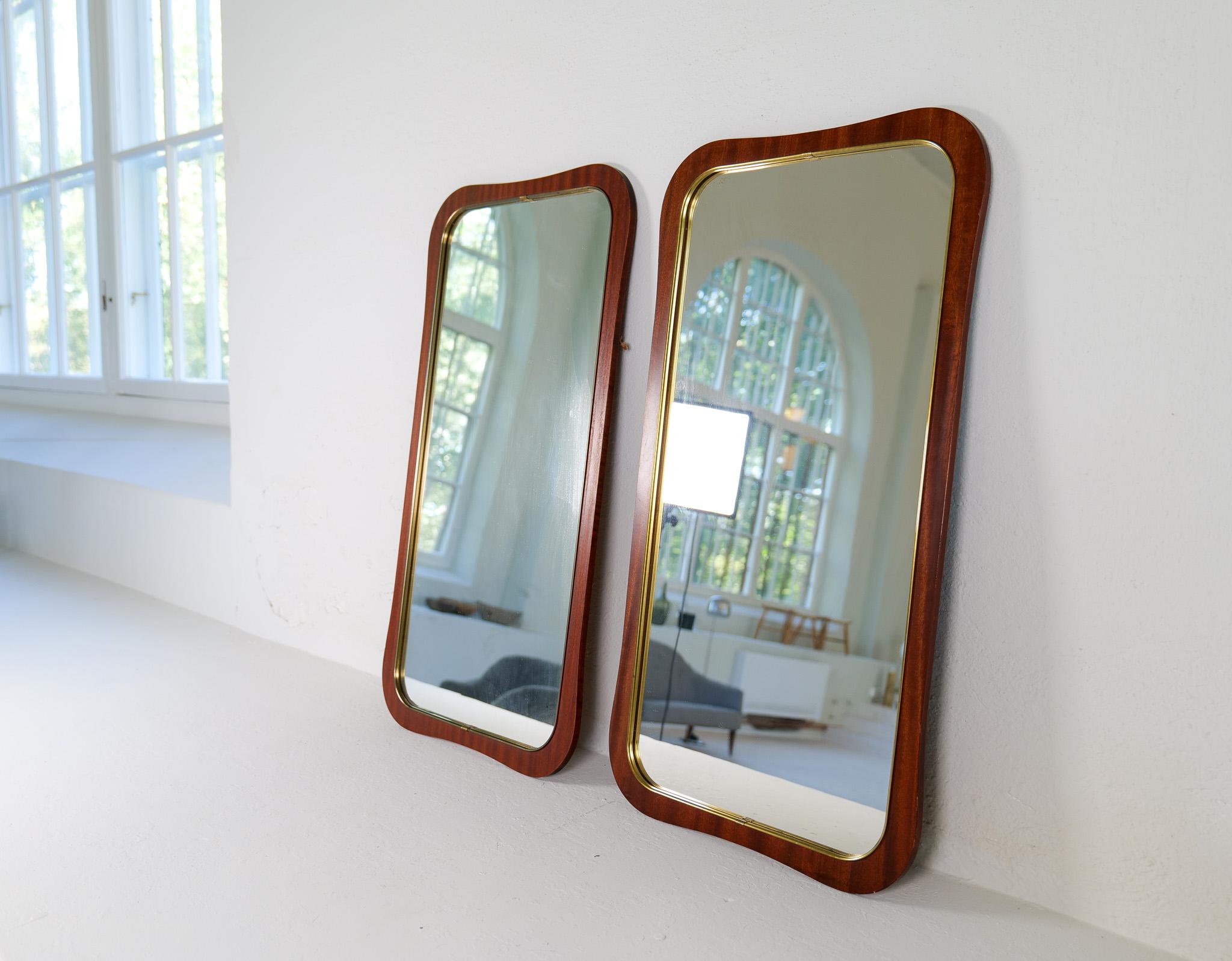 Paire de miroirs en bois et laiton The Moderns Sweden 1950s en vente 2