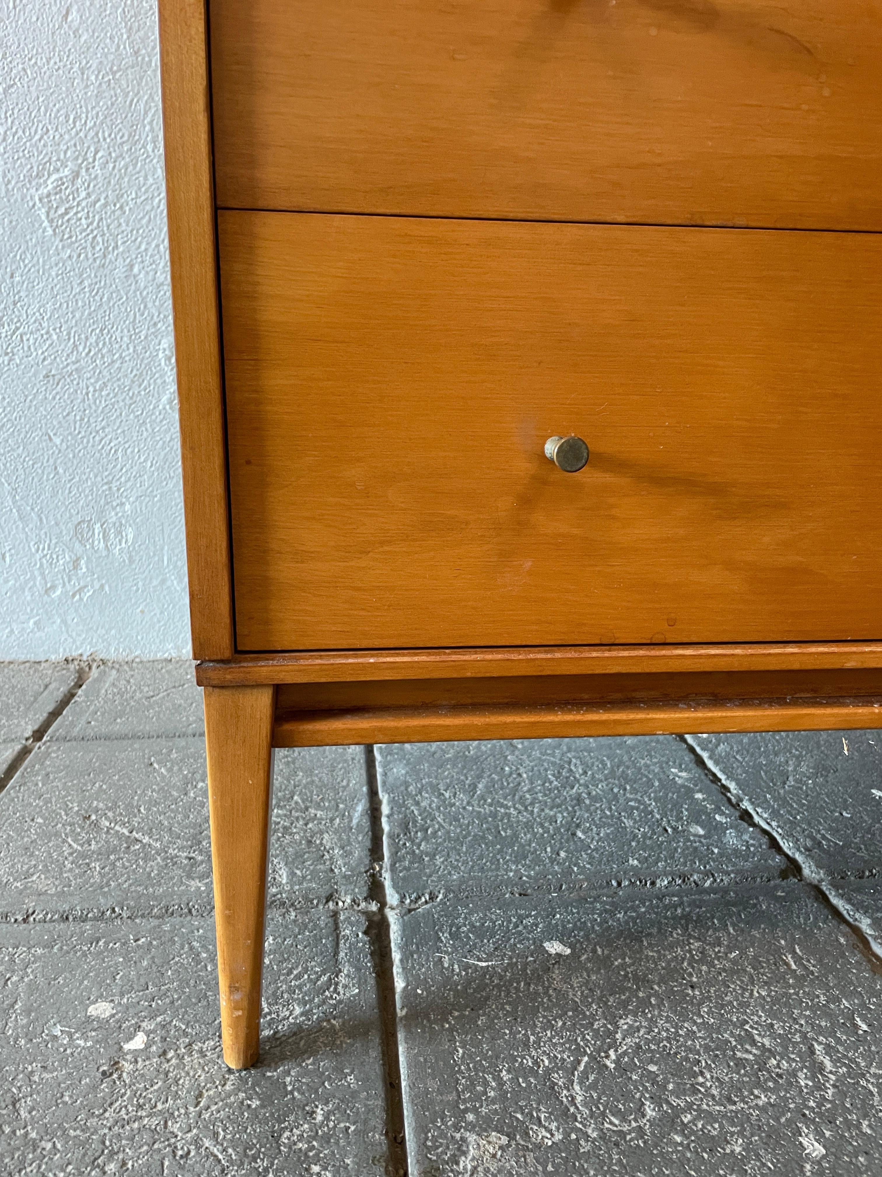 Mid-Century Modern Paul McCobb 3-Drawer Dresser #1508 Blonde Finish Brass Pulls In Good Condition For Sale In BROOKLYN, NY