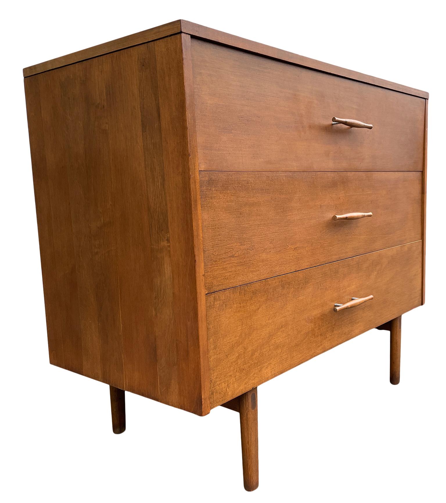 American Midcentury Modern Paul McCobb 3-Drawer Dresser #1508 Walnut Finish Pull Handles For Sale