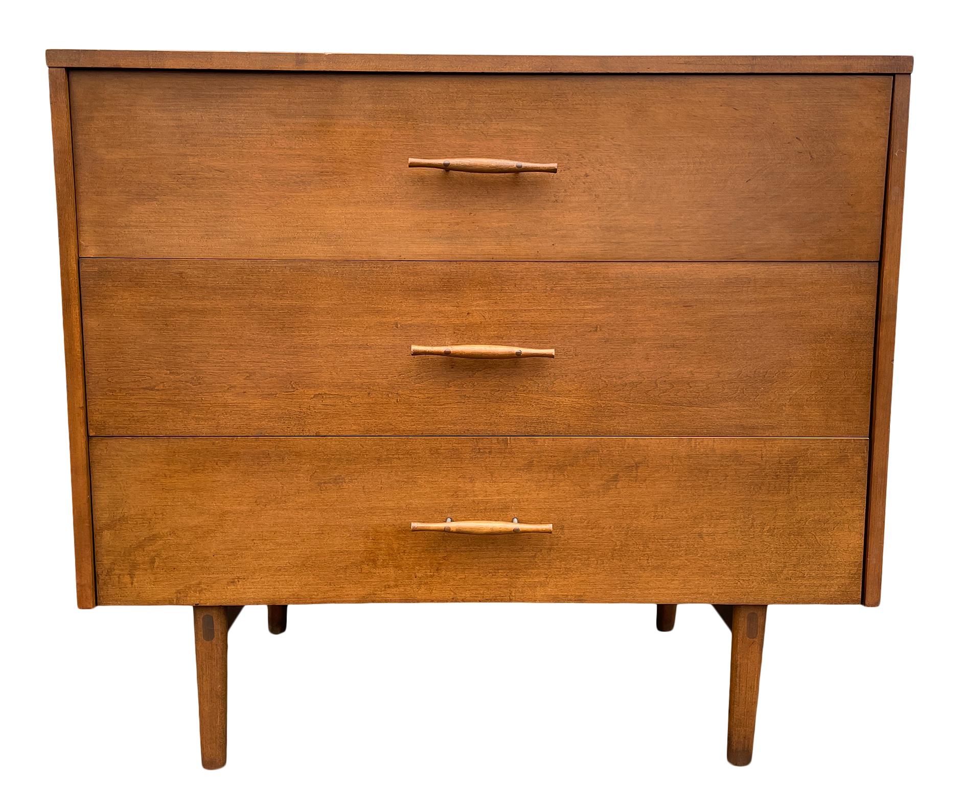 Maple Midcentury Modern Paul McCobb 3-Drawer Dresser #1508 Walnut Finish Pull Handles For Sale