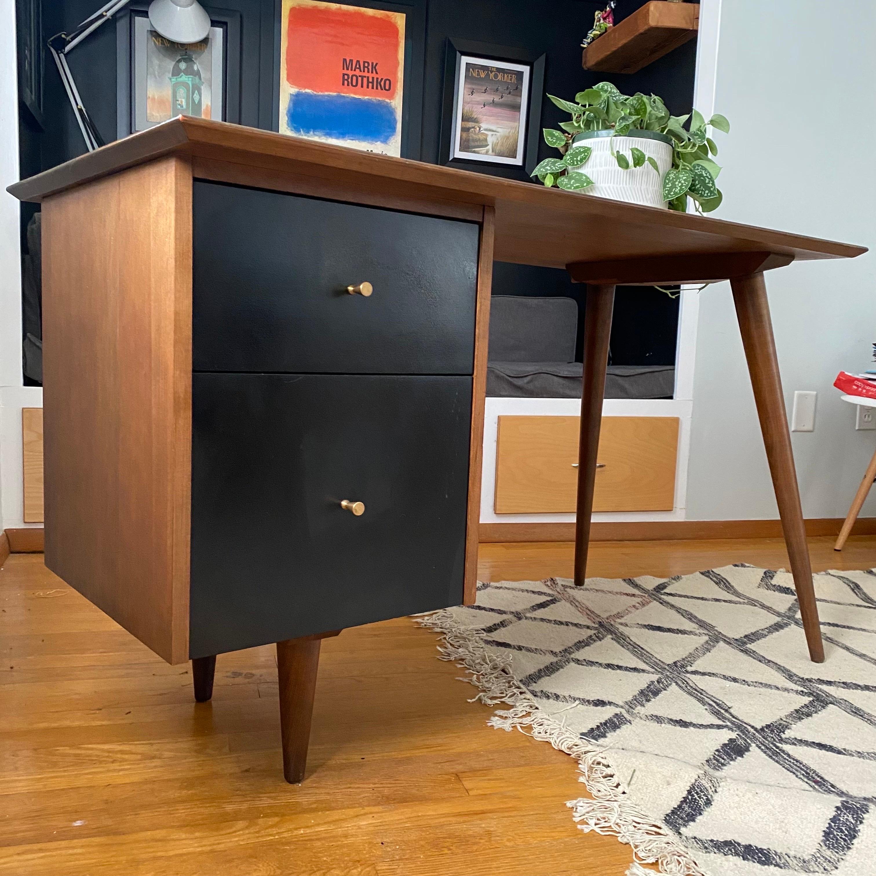 This is an excellent Planner Group 1560 desk in maple and black lacquer with brass pulls, by Paul Mccobb for Winchendon, ca. 1950’s.