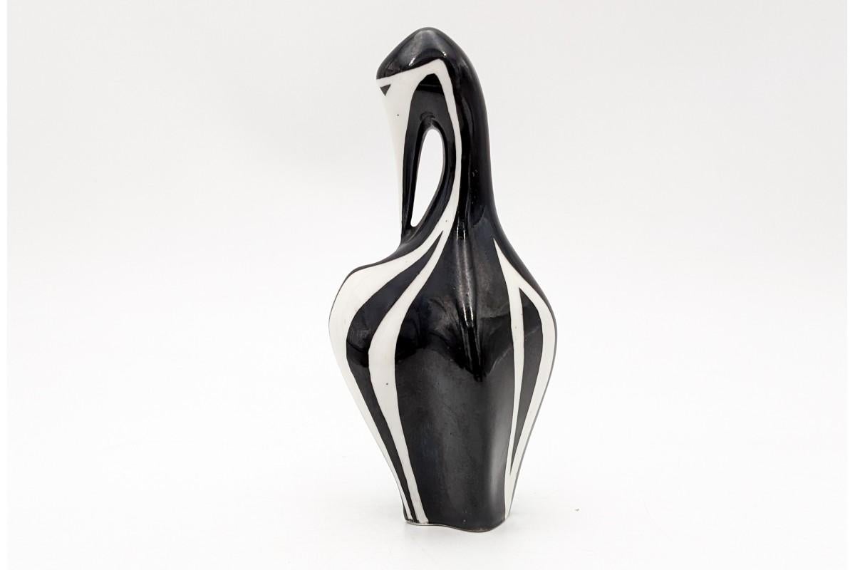Midcentury modern pelican figurine by Ćmielów, Poland, 1960s. In Good Condition In Chorzów, PL