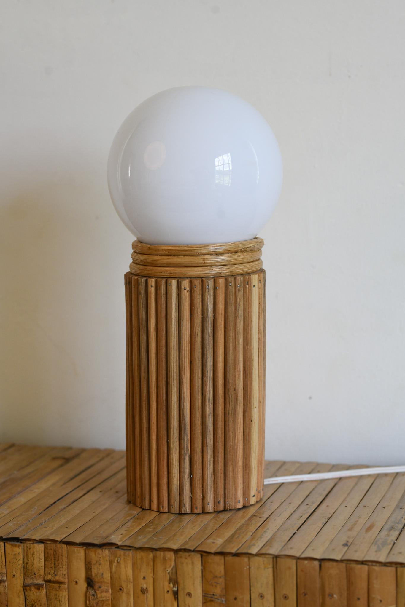 This handcrafted pencil reed space age table lamp features a midcentury modern style. The meticulous craftsmanship ensures it is a piece of quality and beauty that will last a lifetime. 45cm total height 