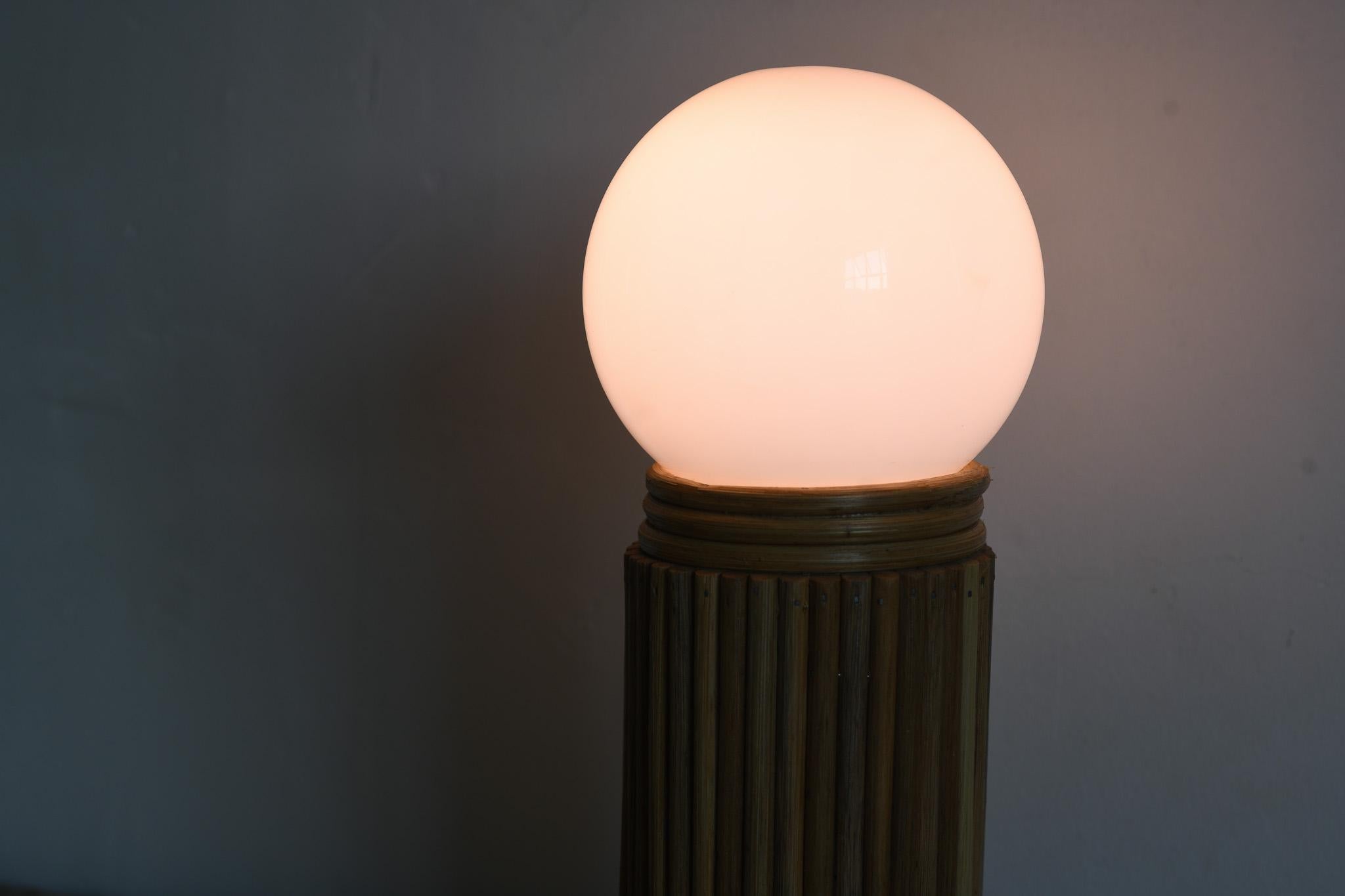 20th Century Midcentury Modern Pencil Reed Table lamp For Sale
