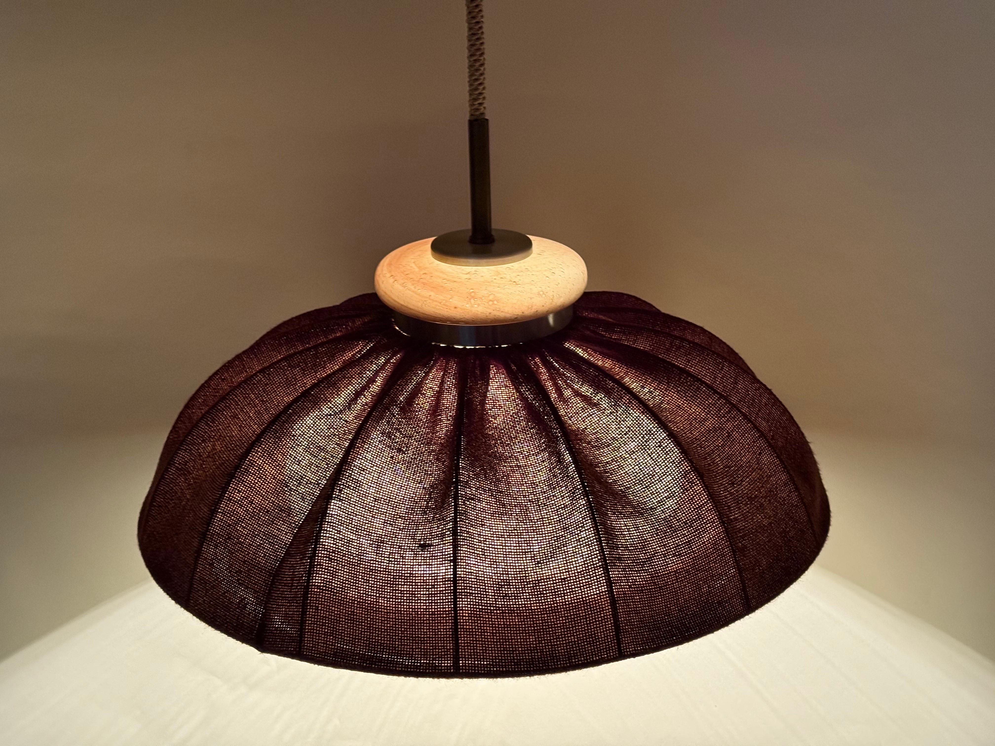 Lampada a sospensione moderna del Medioevo in tessuto marrone, legno e vetro di Doria Germany in vendita 10