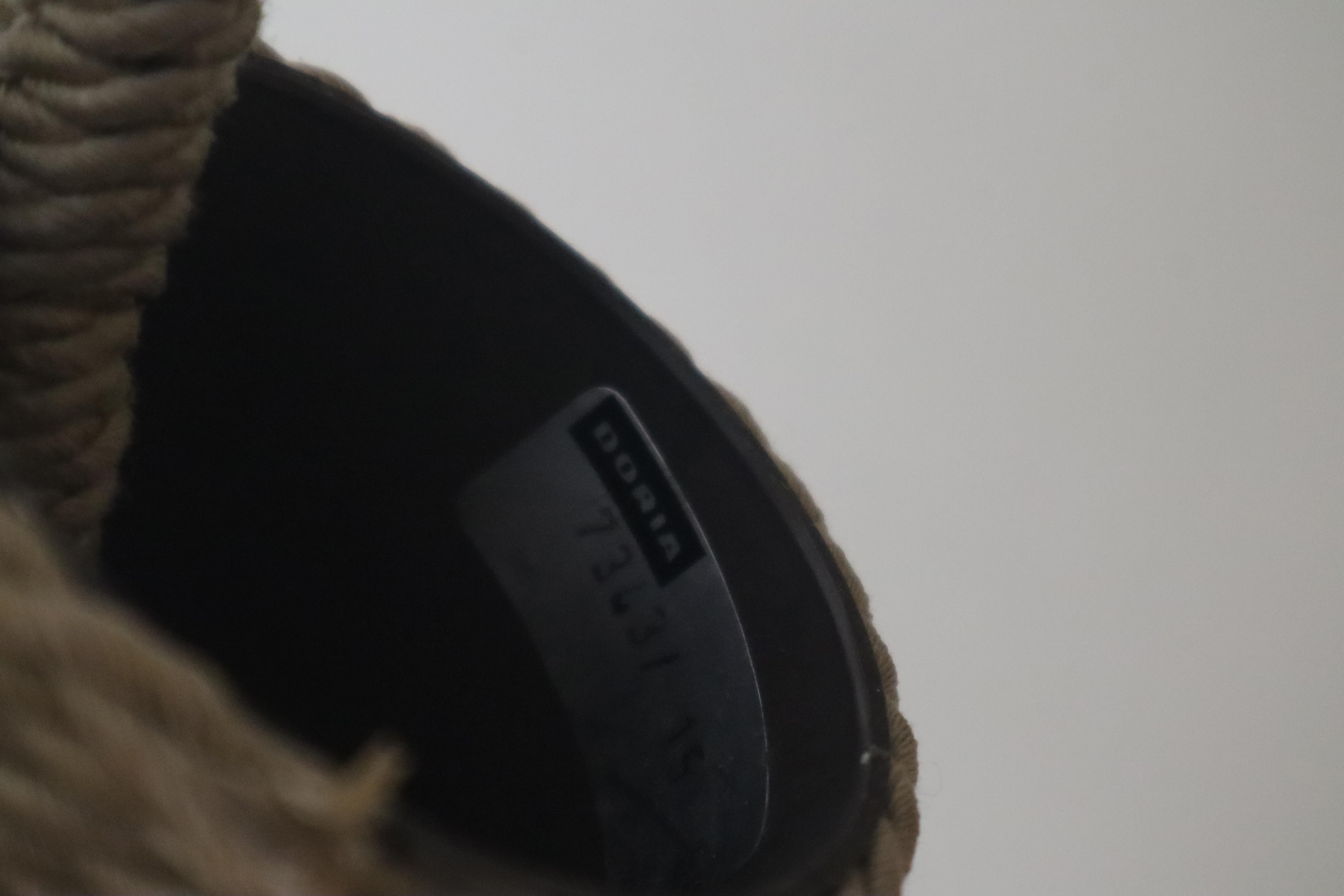 Fine XX secolo Lampada a sospensione moderna del Medioevo in tessuto marrone, legno e vetro di Doria Germany in vendita