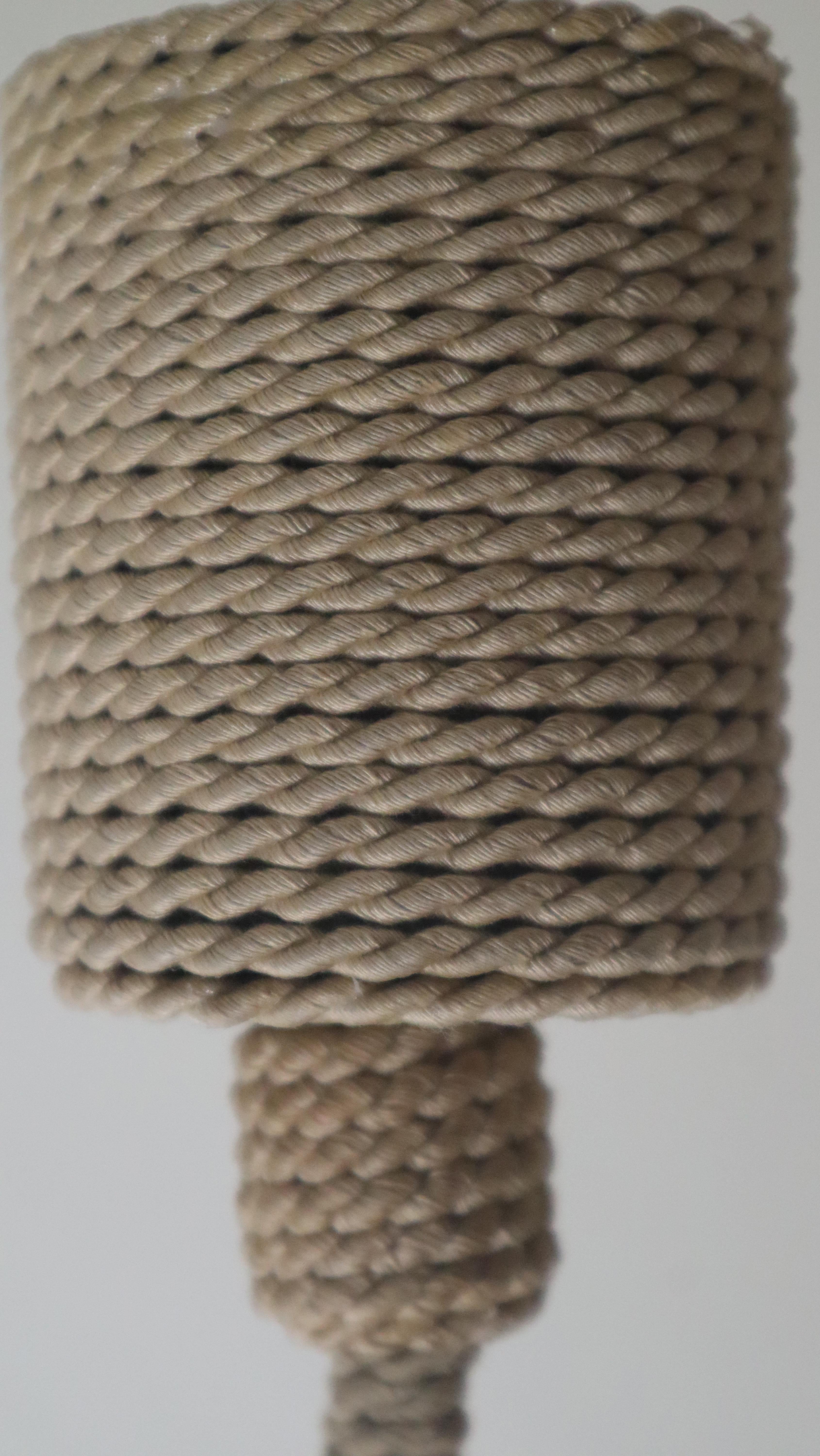 Fibra naturale Lampada a sospensione moderna del Medioevo in tessuto marrone, legno e vetro di Doria Germany in vendita