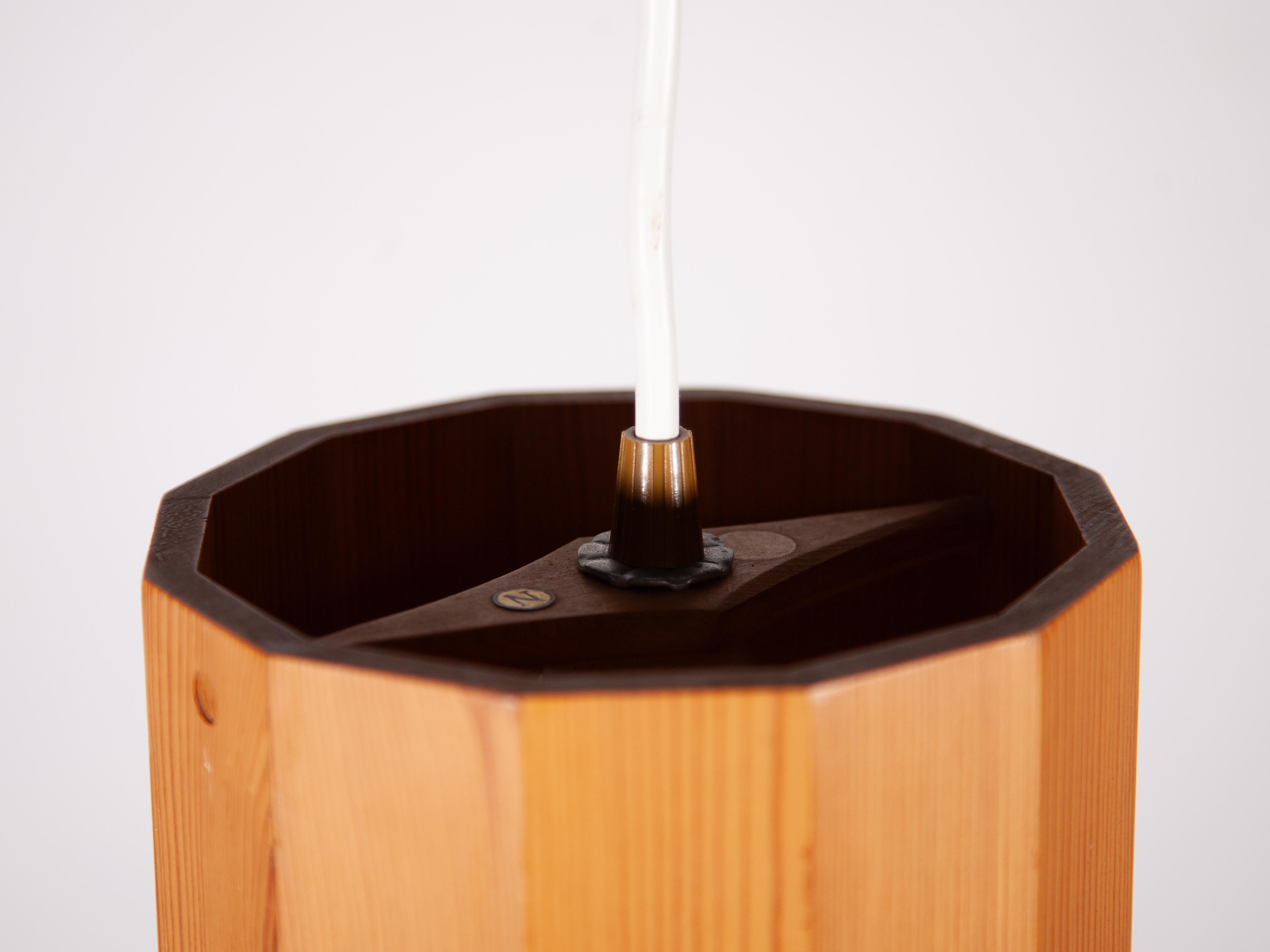 Bois Pendentif en pin moderne du milieu du siècle par I.L.A. Nilsson pour Nordisk Present, 1970 en vente