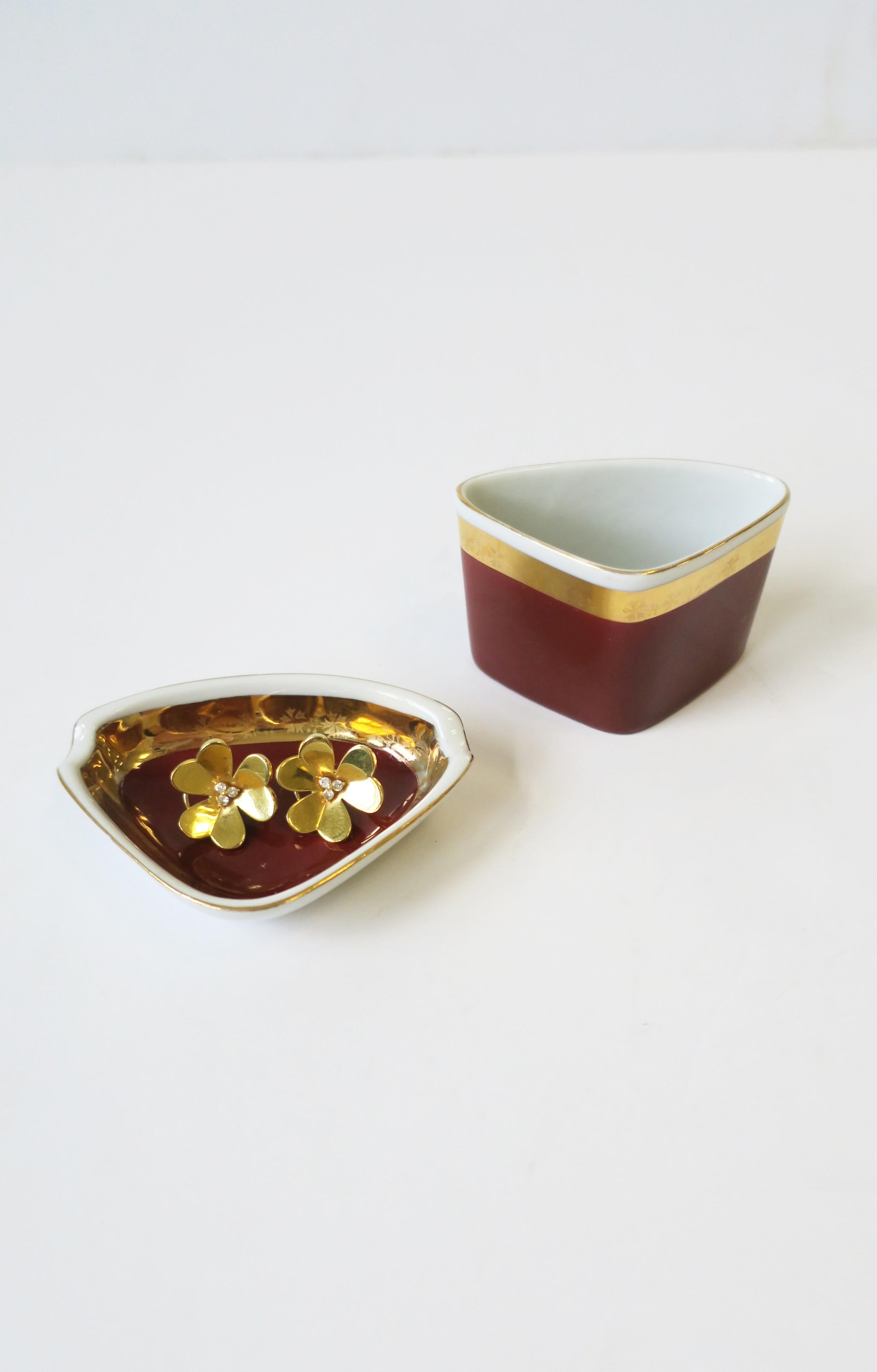 Midcentury Modern Porcelain Ashtray and Cigarette Holder Set from Hungary In Good Condition For Sale In New York, NY