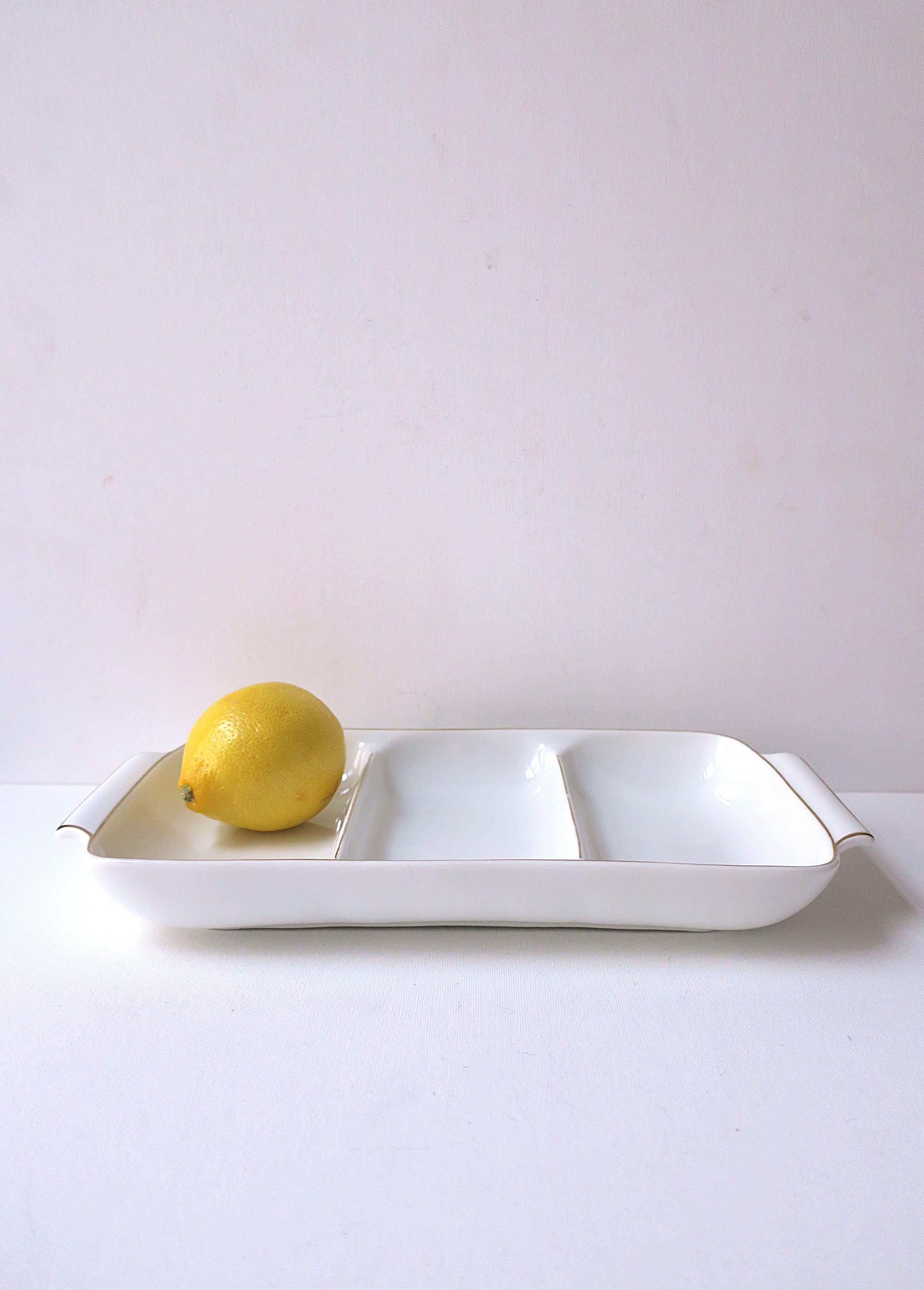 Plateau de service en porcelaine The Moderns Bon état - En vente à New York, NY