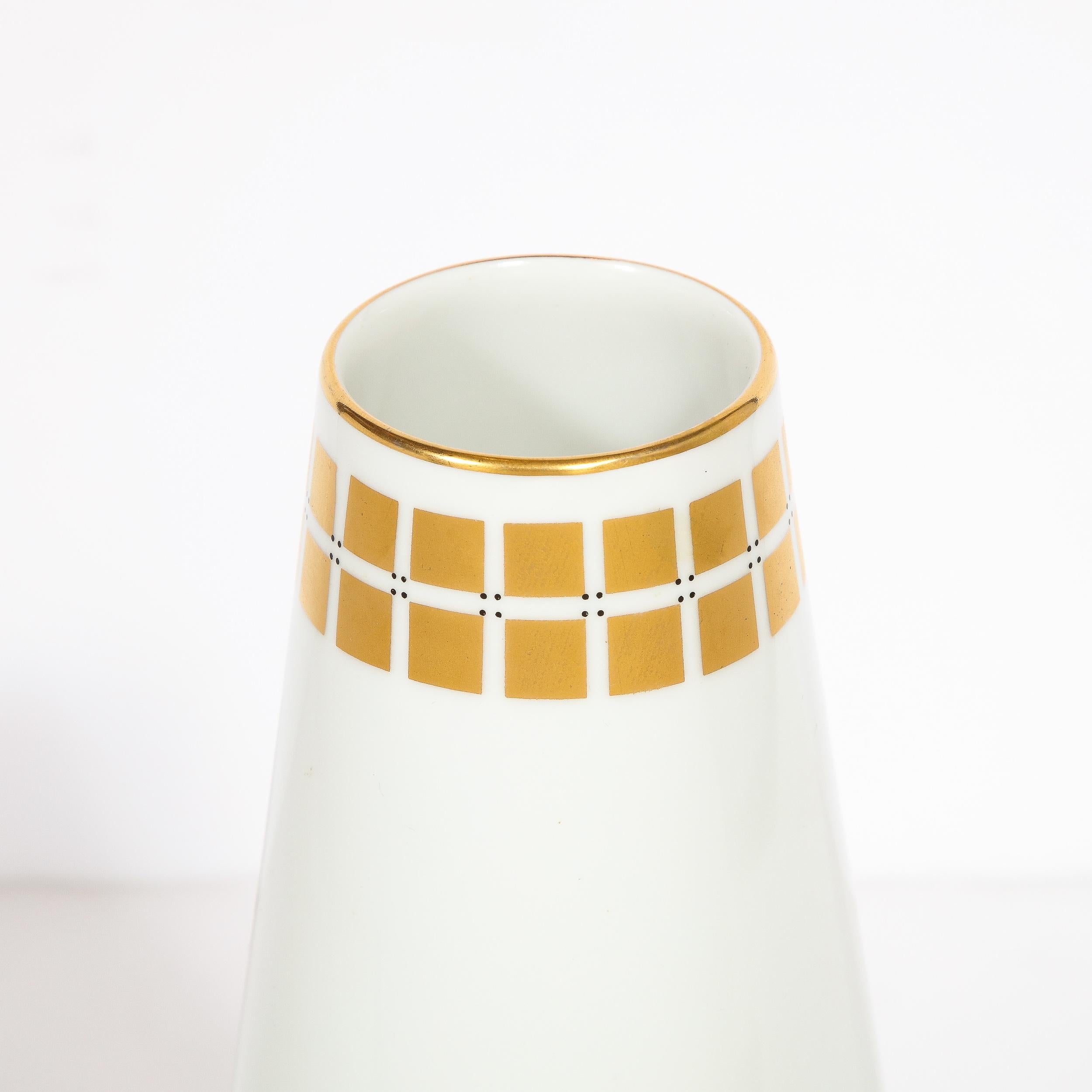 Vase en porcelaine moderne du milieu du siècle dernier avec or jaune 24 carats doré, signé Tirschenheut en vente 3