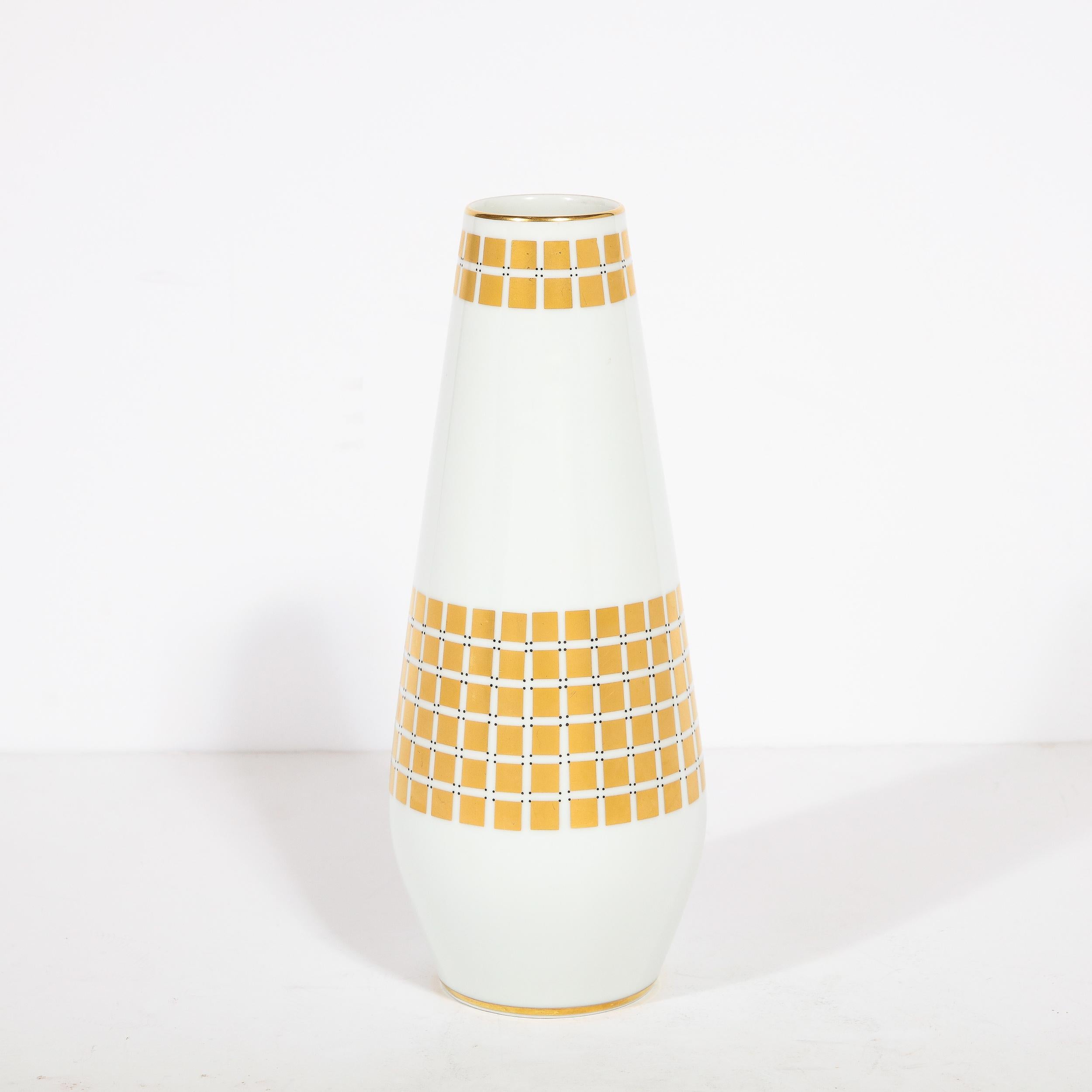 Vase en porcelaine moderne du milieu du siècle dernier avec or jaune 24 carats doré, signé Tirschenheut en vente 1