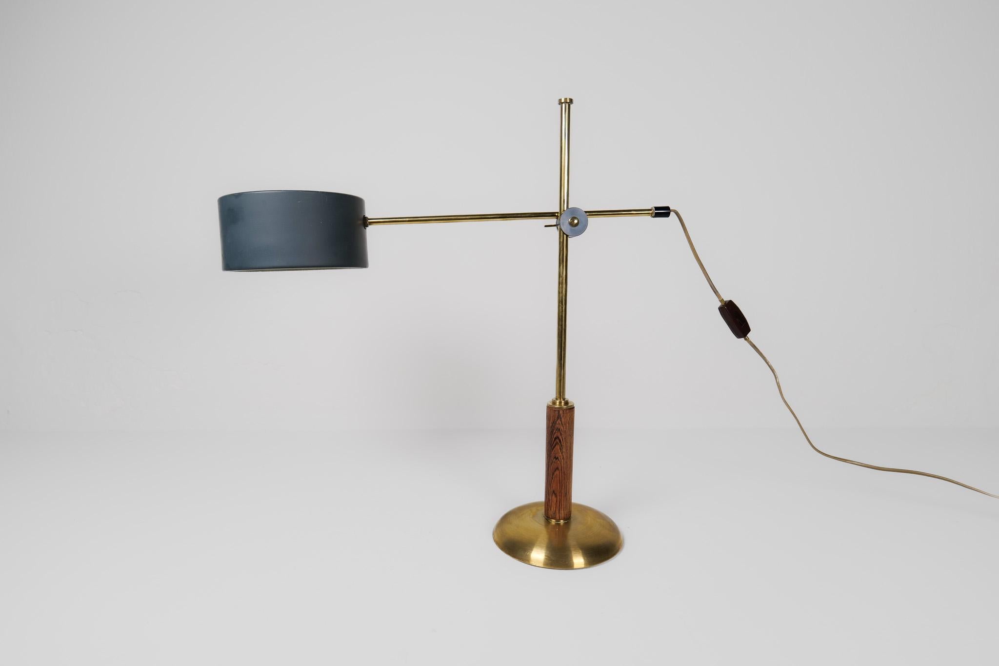 Midcentury Modern Rare Brass and Walnut Table Lamp by Einar Bäckström, Sweden For Sale 6