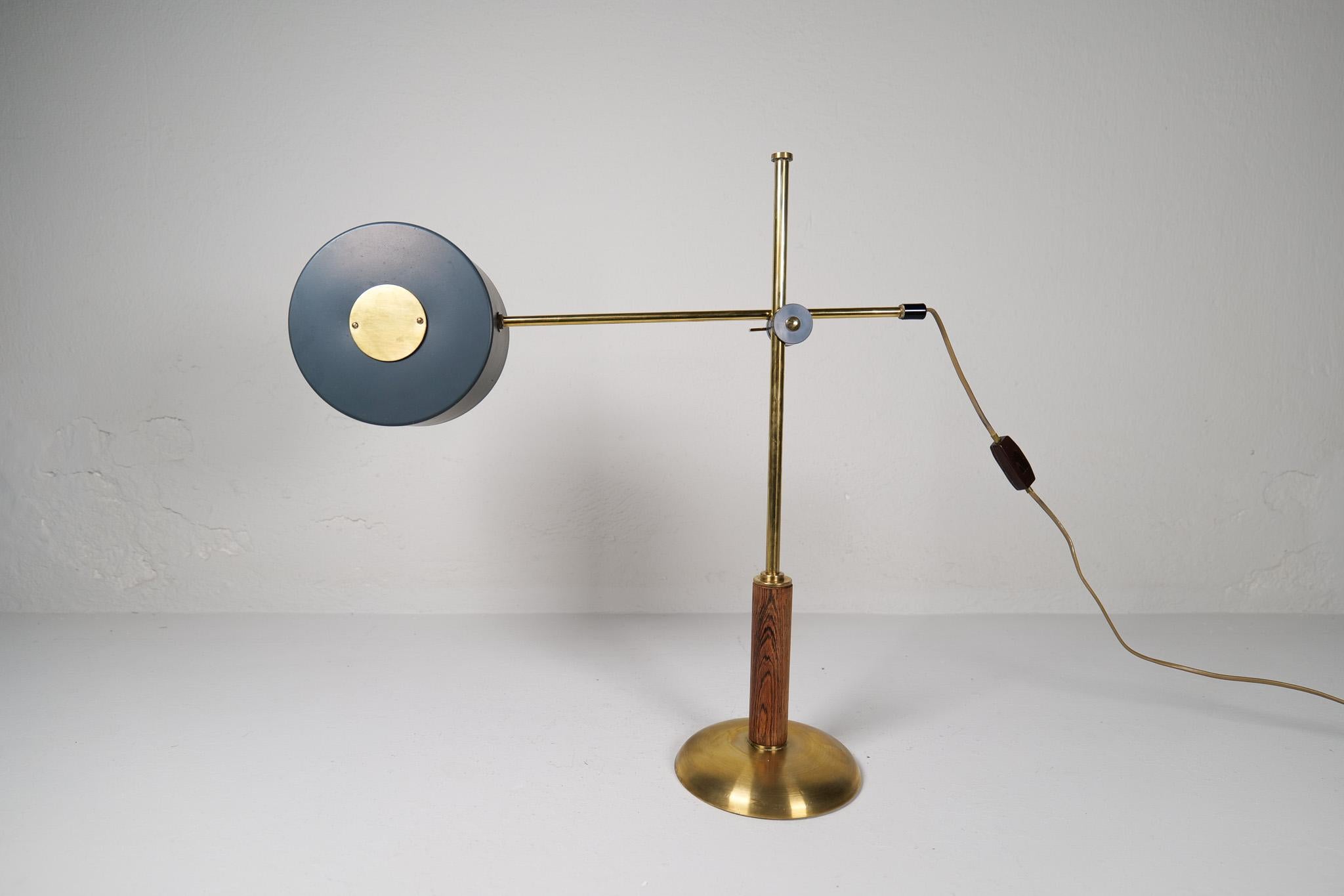 Midcentury Modern Rare Brass and Walnut Table Lamp by Einar Bäckström, Sweden For Sale 7