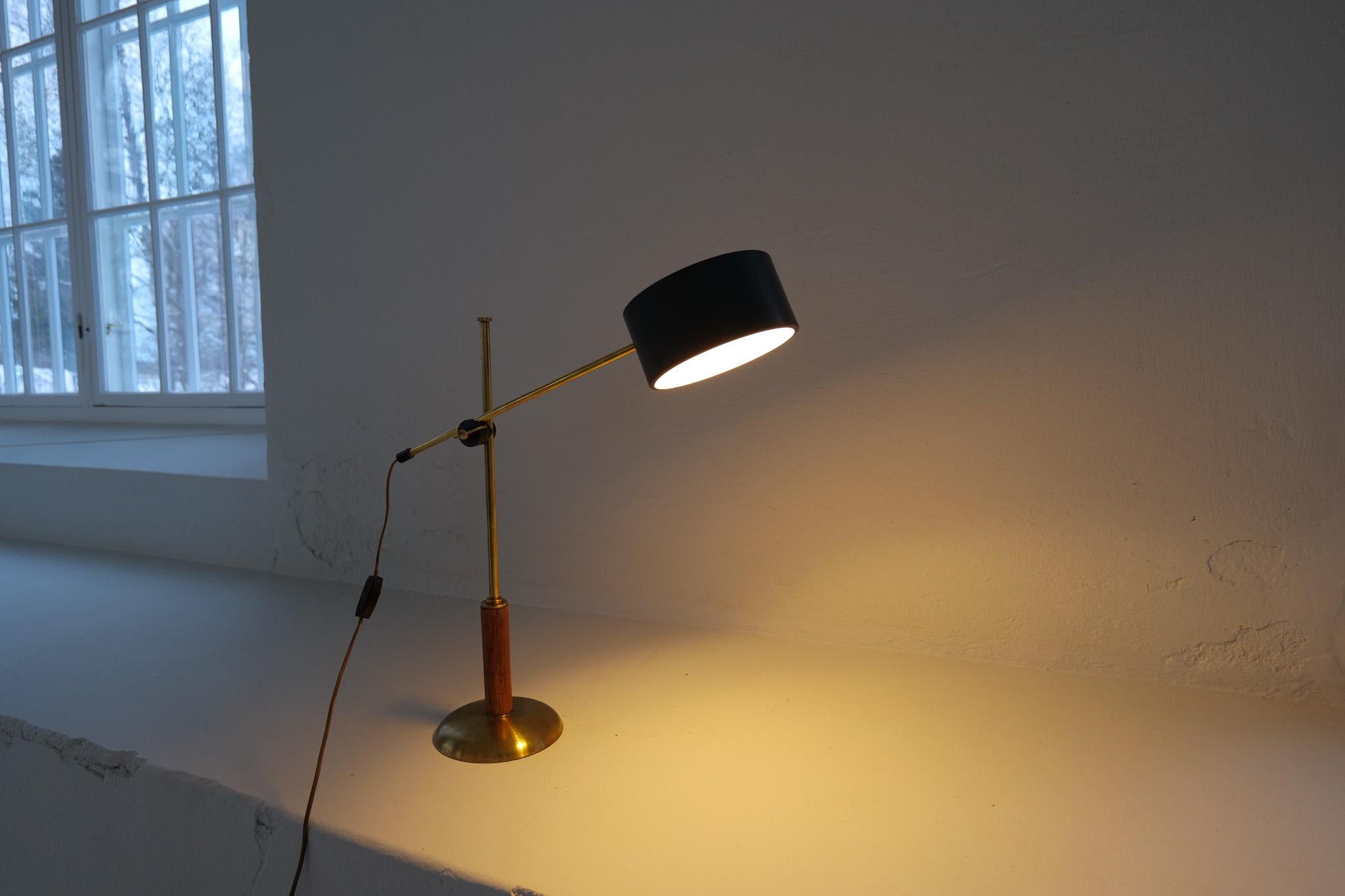 Midcentury Modern Rare Brass and Walnut Table Lamp by Einar Bäckström, Sweden For Sale 11