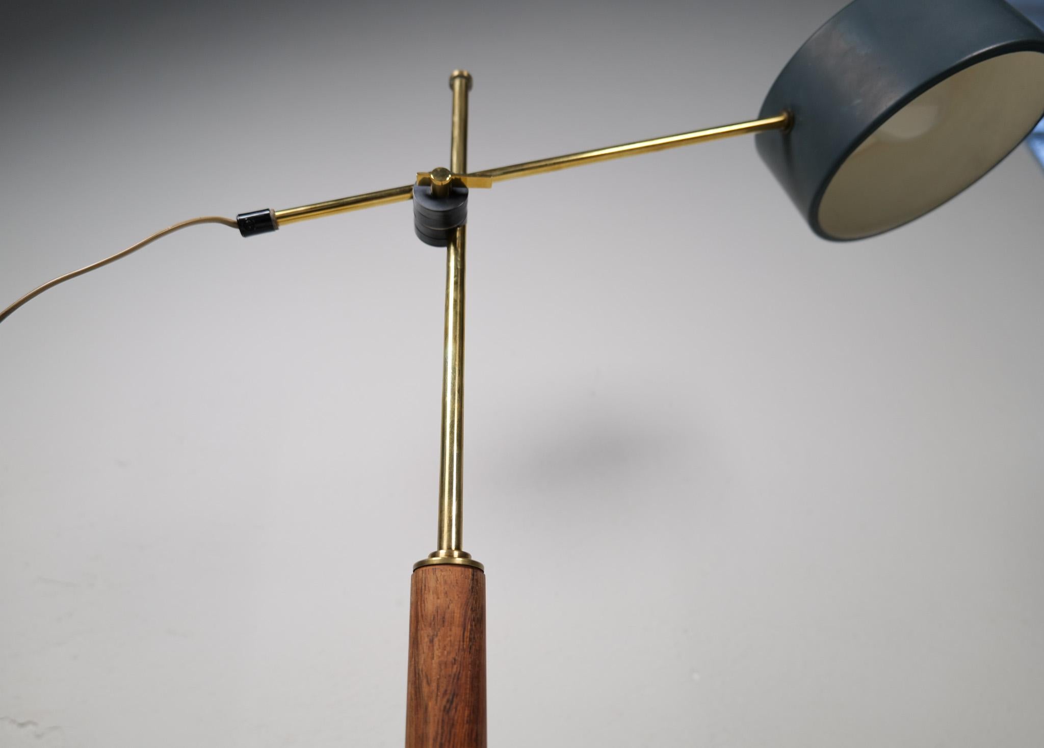 Midcentury Modern Rare Brass and Walnut Table Lamp by Einar Bäckström, Sweden For Sale 3