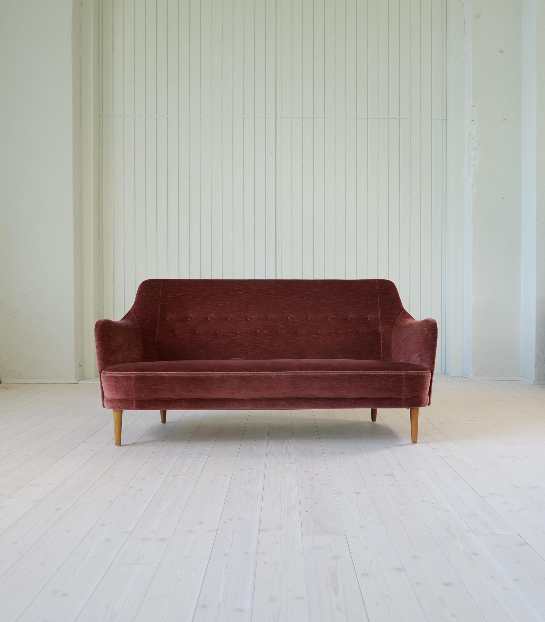 This midcentury icon sofa was designed by Carl Malmsten and this one was produced by O.H Sjögren. The sofa has a rare fabric in shifting red/pink velvet.
It’s in good vintage condition. 

Dimensions: W 180, D 68, H 86, seat height 40 cm.
 