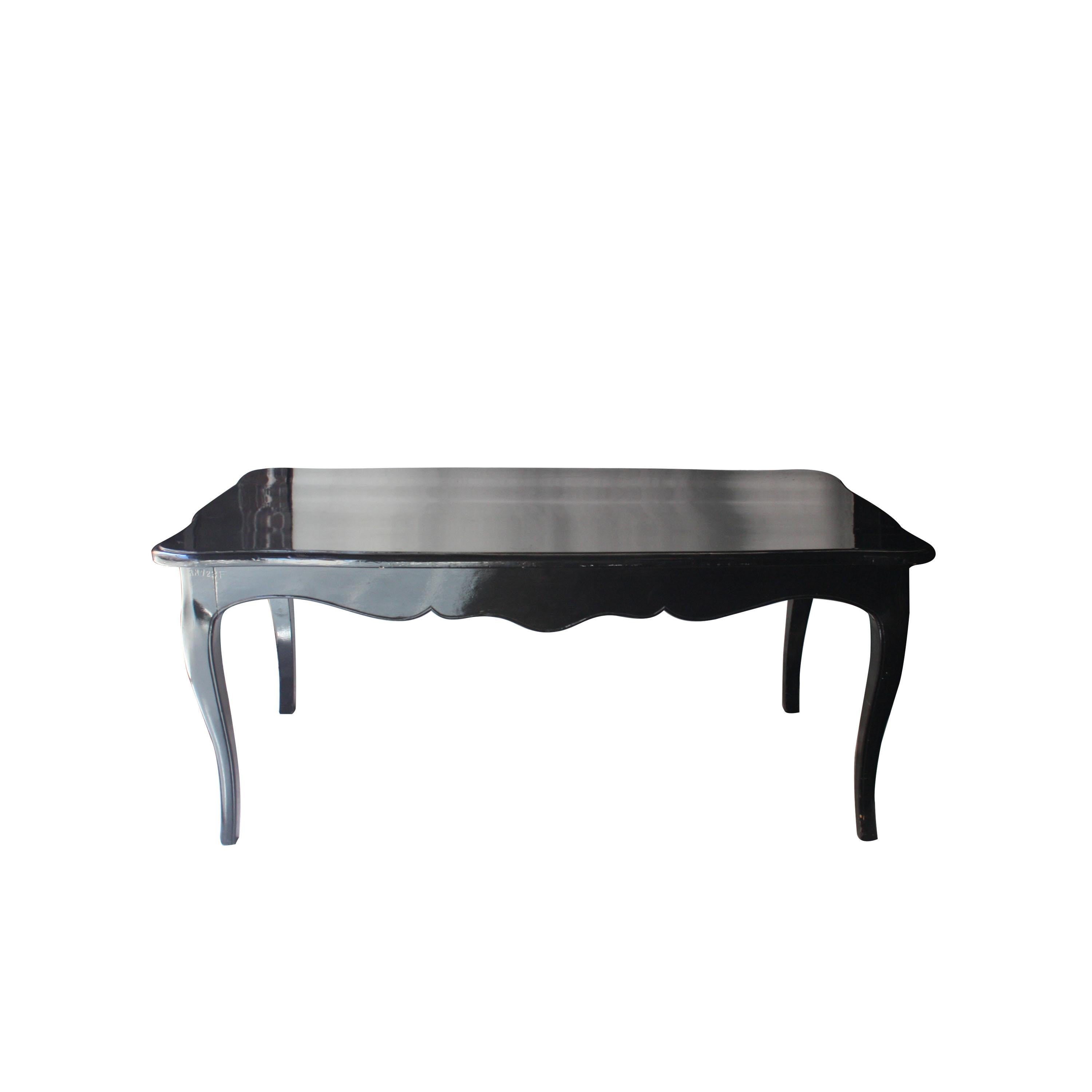 Dining table with solid oak structure lacquered in high gloss black.