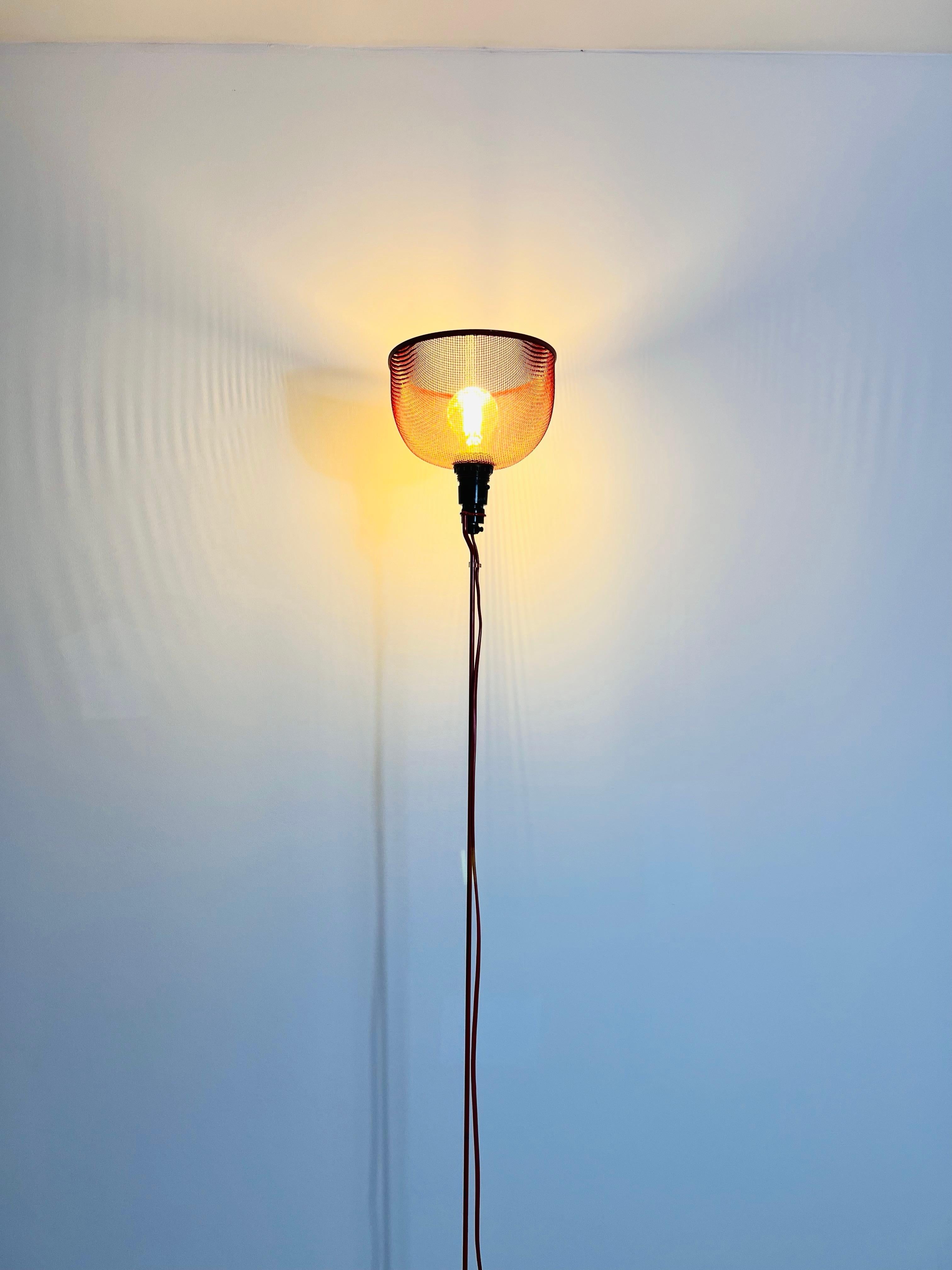 Lampadaire italien rouge mi-siècle moderne, 1970 en vente 4