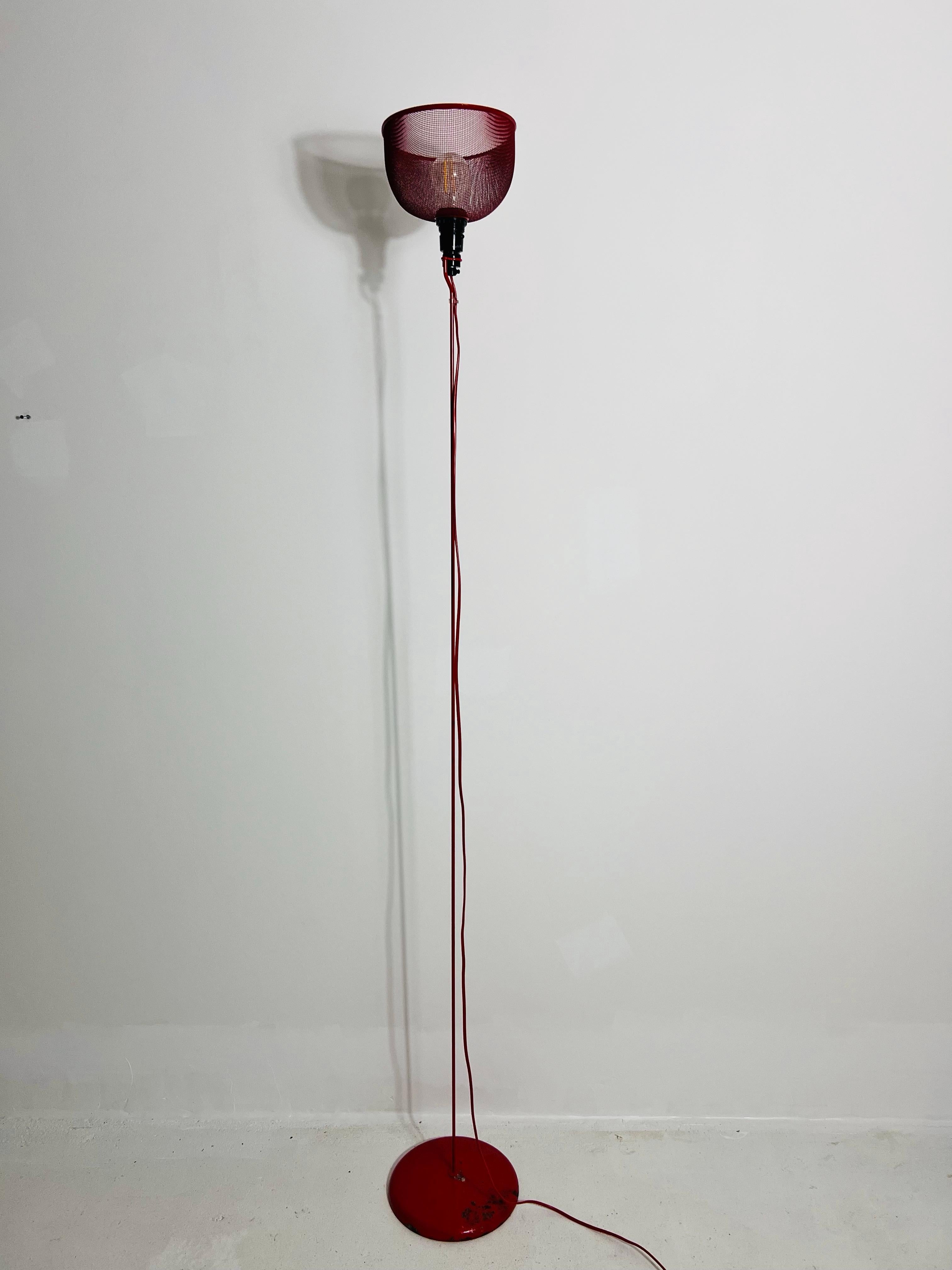 Mid-Century Modern Lampadaire italien rouge mi-siècle moderne, 1970 en vente