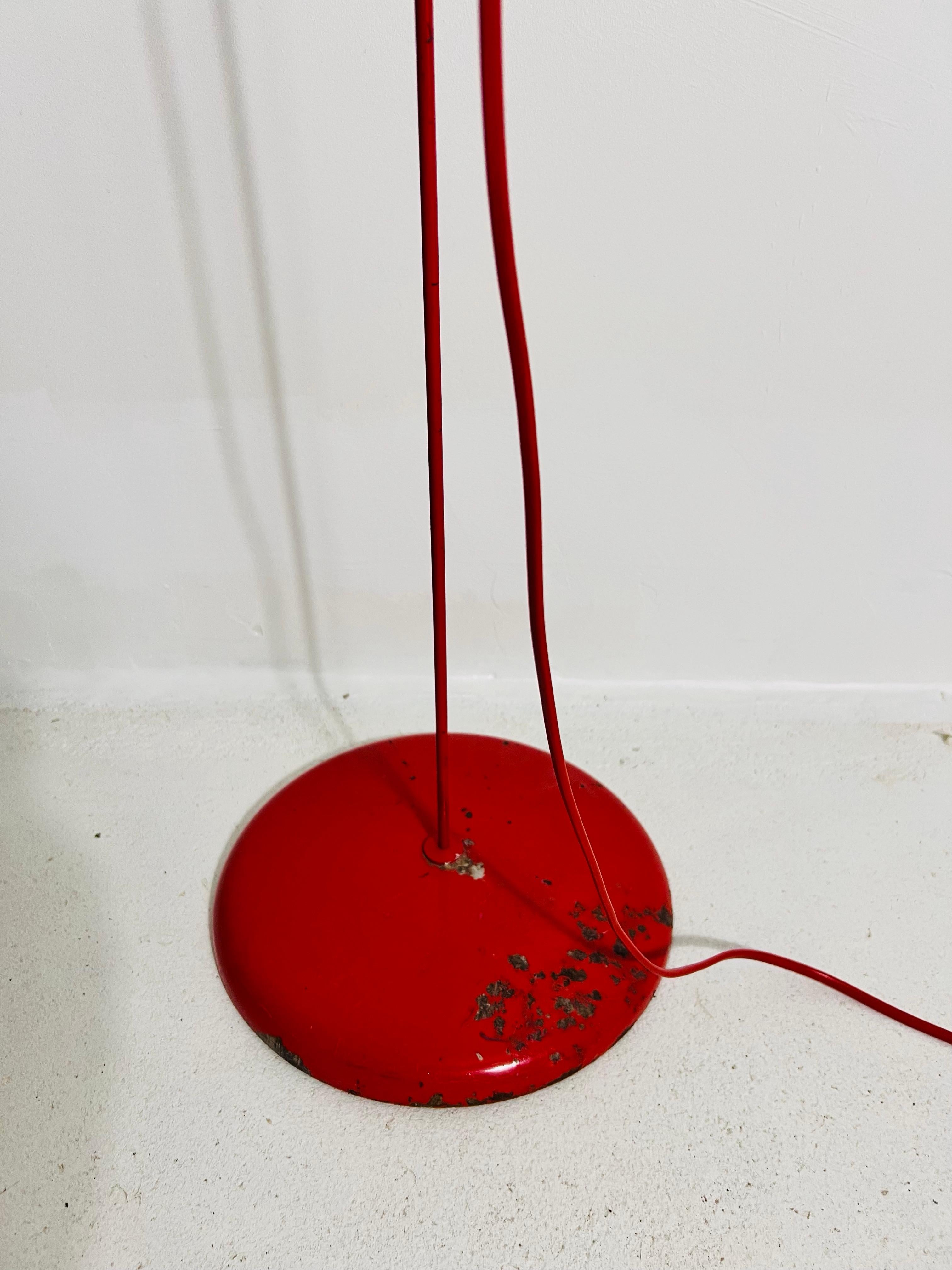Lampadaire italien rouge mi-siècle moderne, 1970 en vente 1