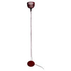 Lampada da terra italiana rossa moderna del Medioevo, anni '70