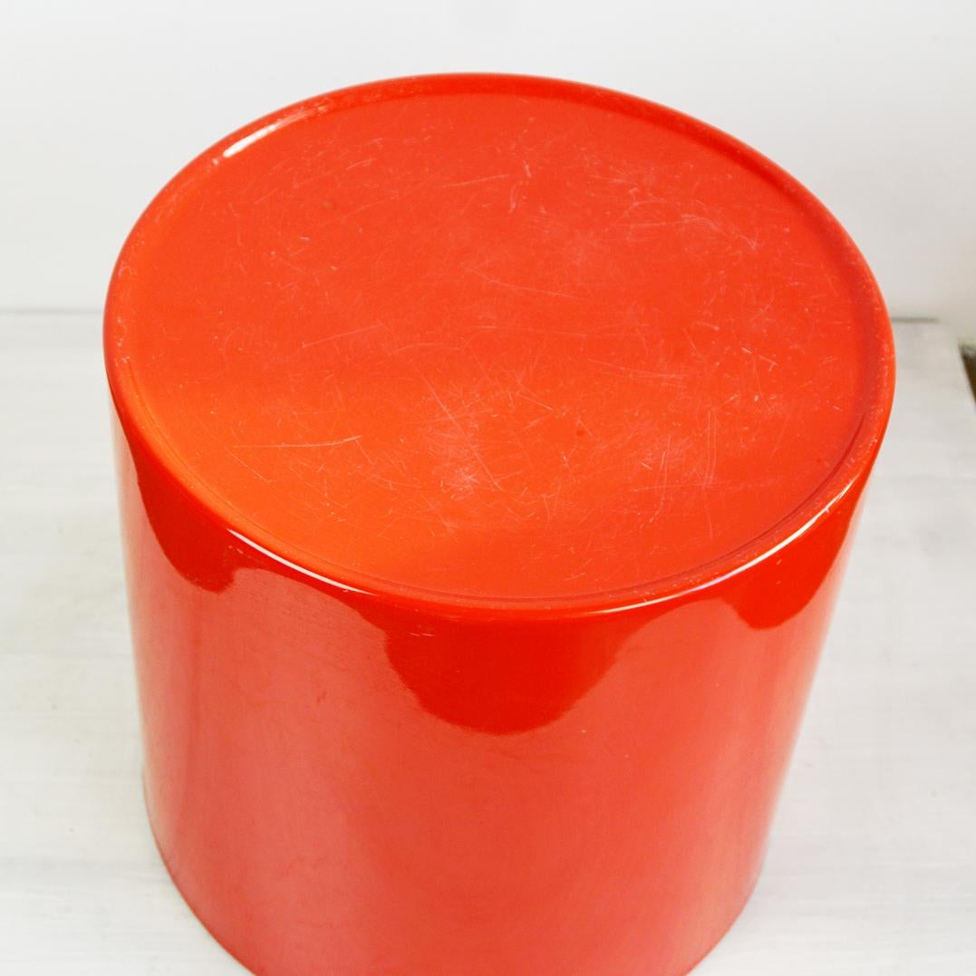 Midcentury Modern red Plastic Table by Emma Gismondi for Artemide Italy In Good Condition For Sale In Vienna, AT