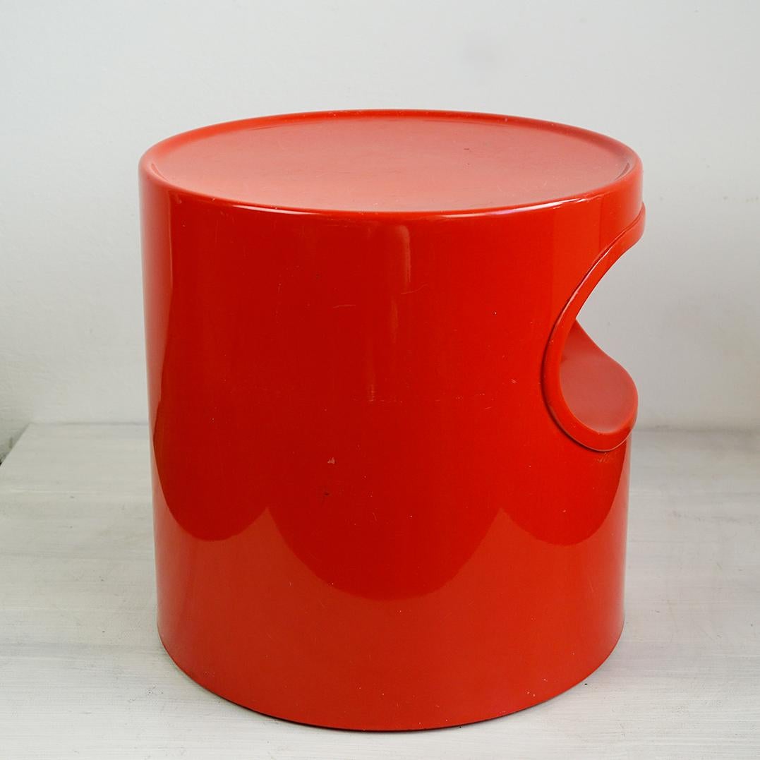 Midcentury Modern red Plastic Table by Emma Gismondi for Artemide Italy For Sale 1