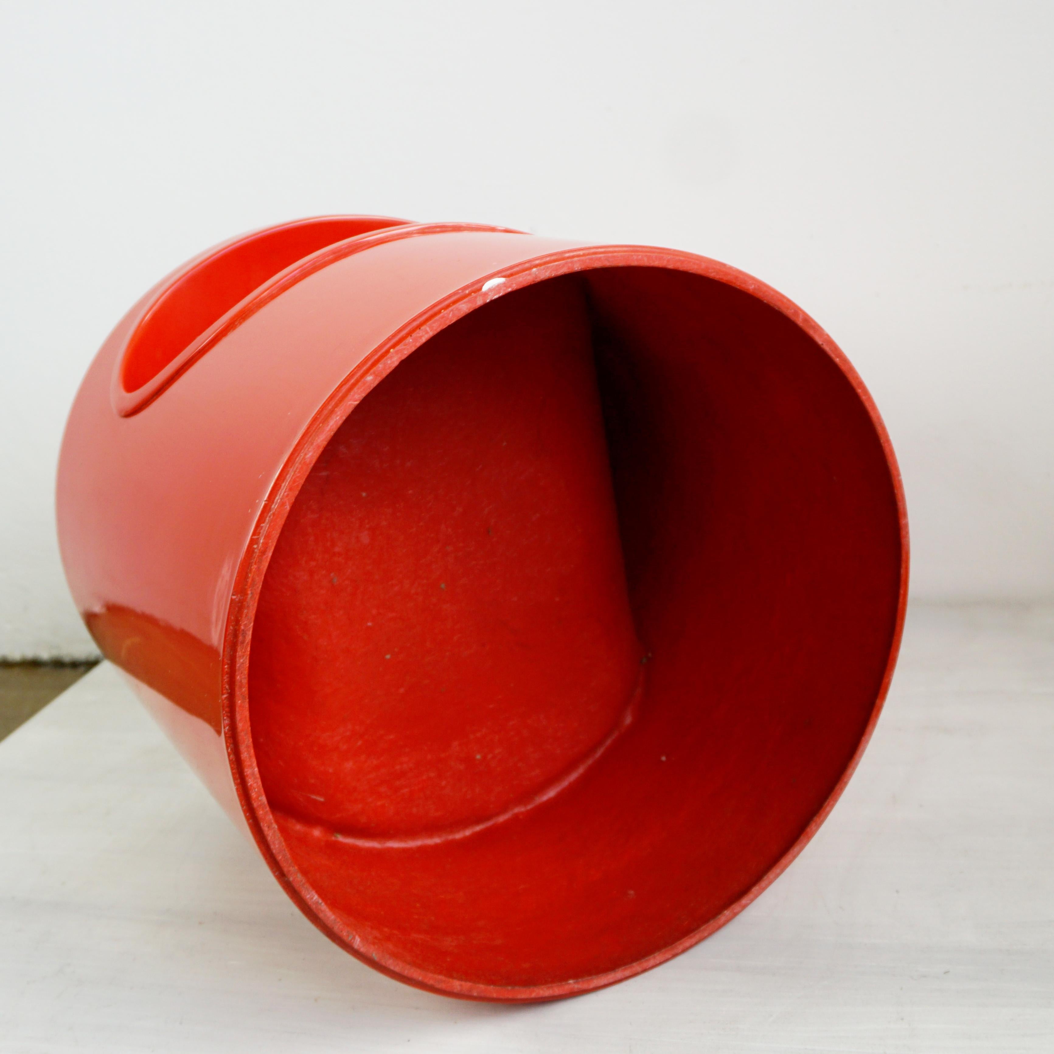 Midcentury Modern red Plastic Table by Emma Gismondi for Artemide Italy For Sale 2