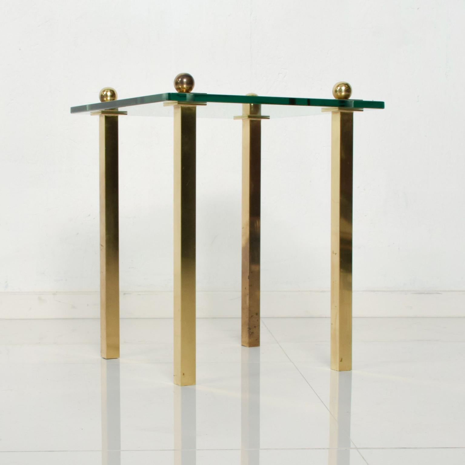 AMBIANIC presents
Brass and Glass Side Tables Vintage Modern elegance
Dimensions: 18.5 Tall (top. of brass finial) x 15 x 15 17 H to top of glass
Original Unrestored Vintage Condition.
Please refer to the images.
No maker label is present.