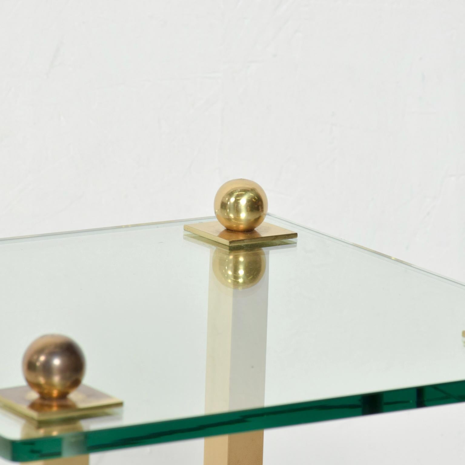 1970s Modern Regency Pair of Brass Side Tables Square Glass In Good Condition For Sale In Chula Vista, CA