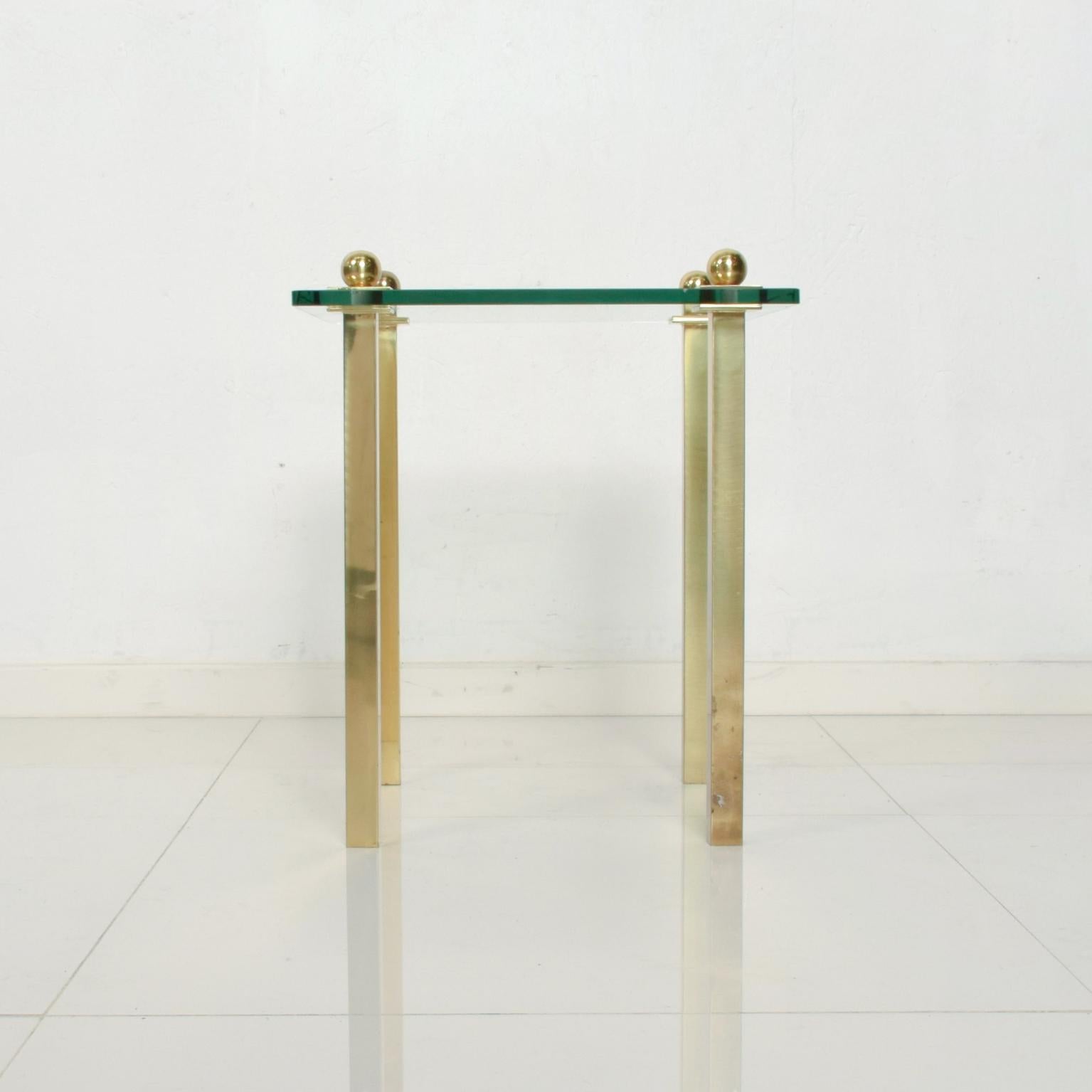 1970s Modern Regency Pair of Brass Side Tables Square Glass For Sale 1