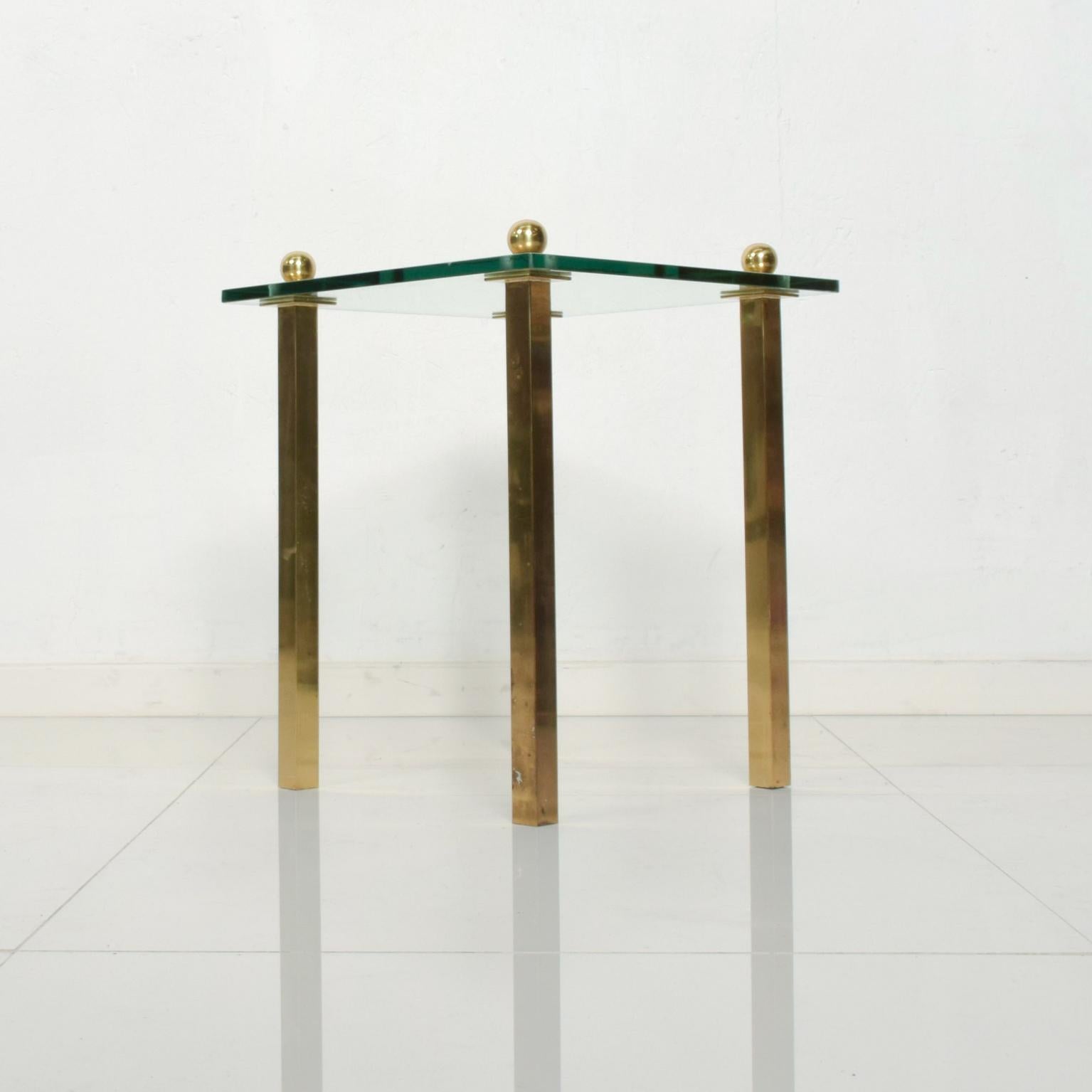 1970s Modern Regency Pair of Brass Side Tables Square Glass For Sale 2
