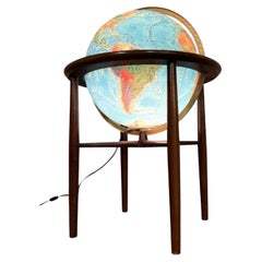 Globo luminoso di Replogle Globes, moderno e di metà secolo, su supporto in Wood