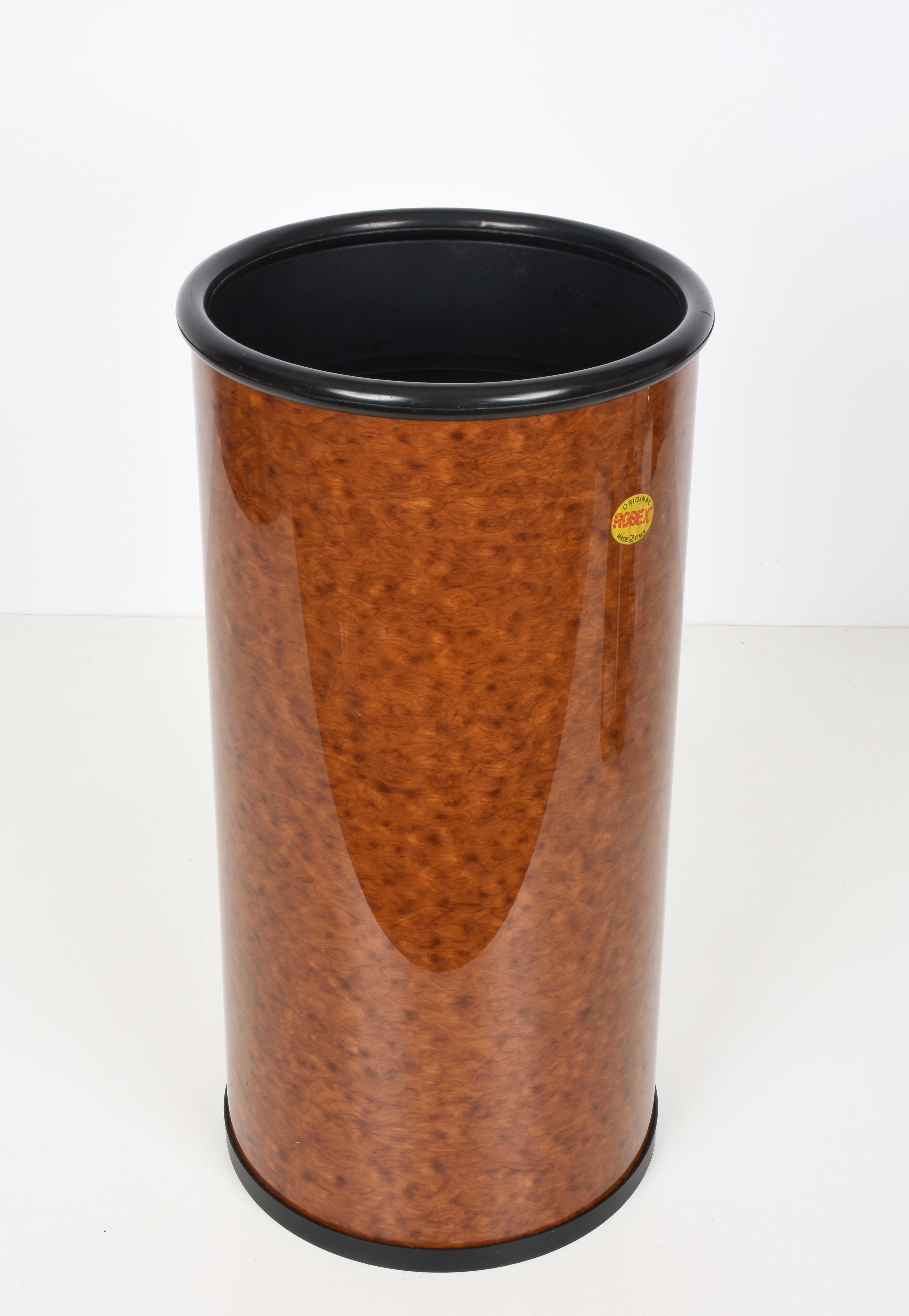 Wonderful Mid-Century Modern faux briar umbrella stand. This amazing item was produced in Italy during the 1980s by Robex.

The variety in the use of the black and faux briar make this item elegant and its simplicity will enrich a modern