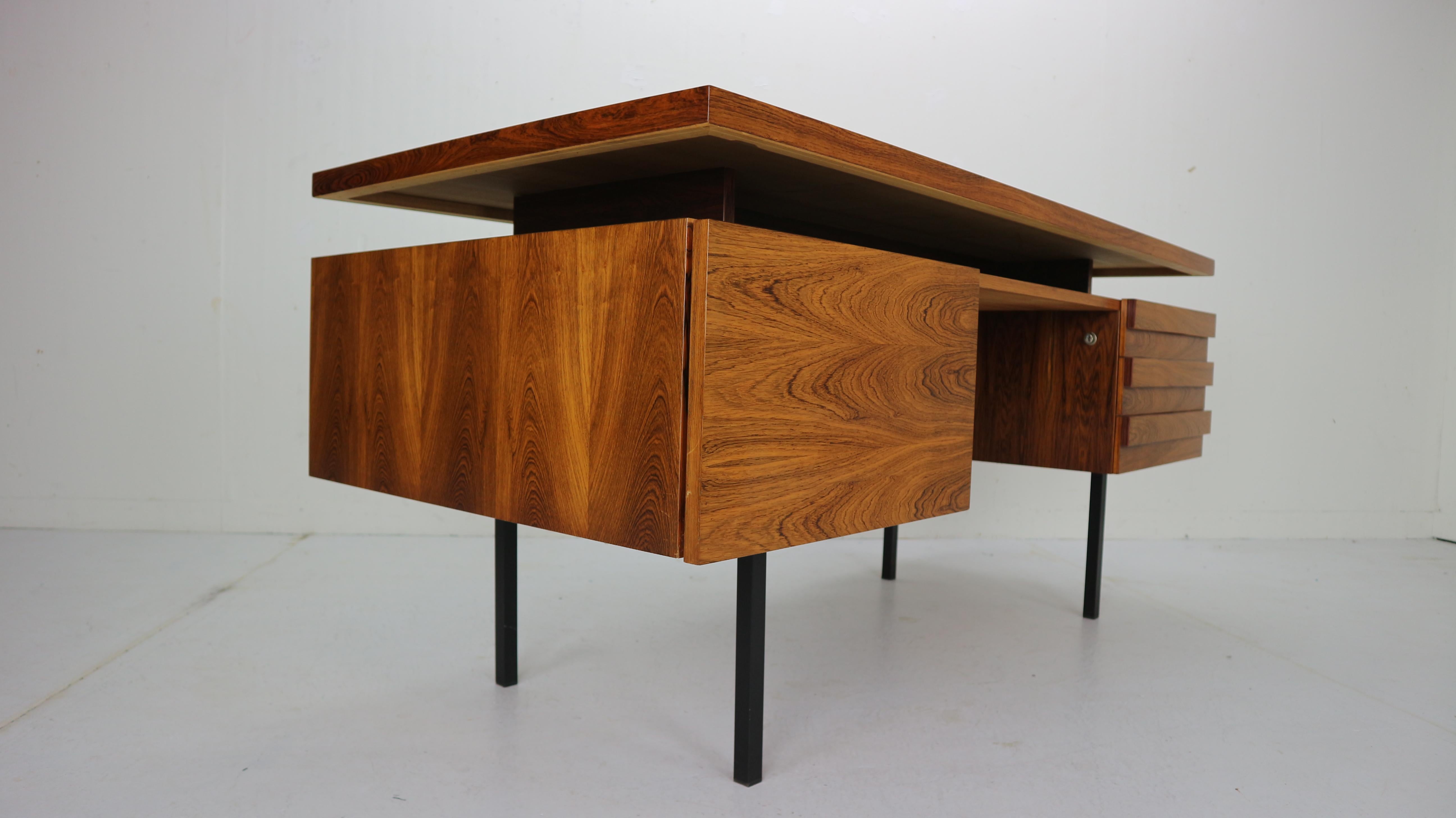 Mid-Century Modern Rosewood Writing Table Desk by Leo Bub for Wertmöbel, 1960s In Good Condition In The Hague, NL