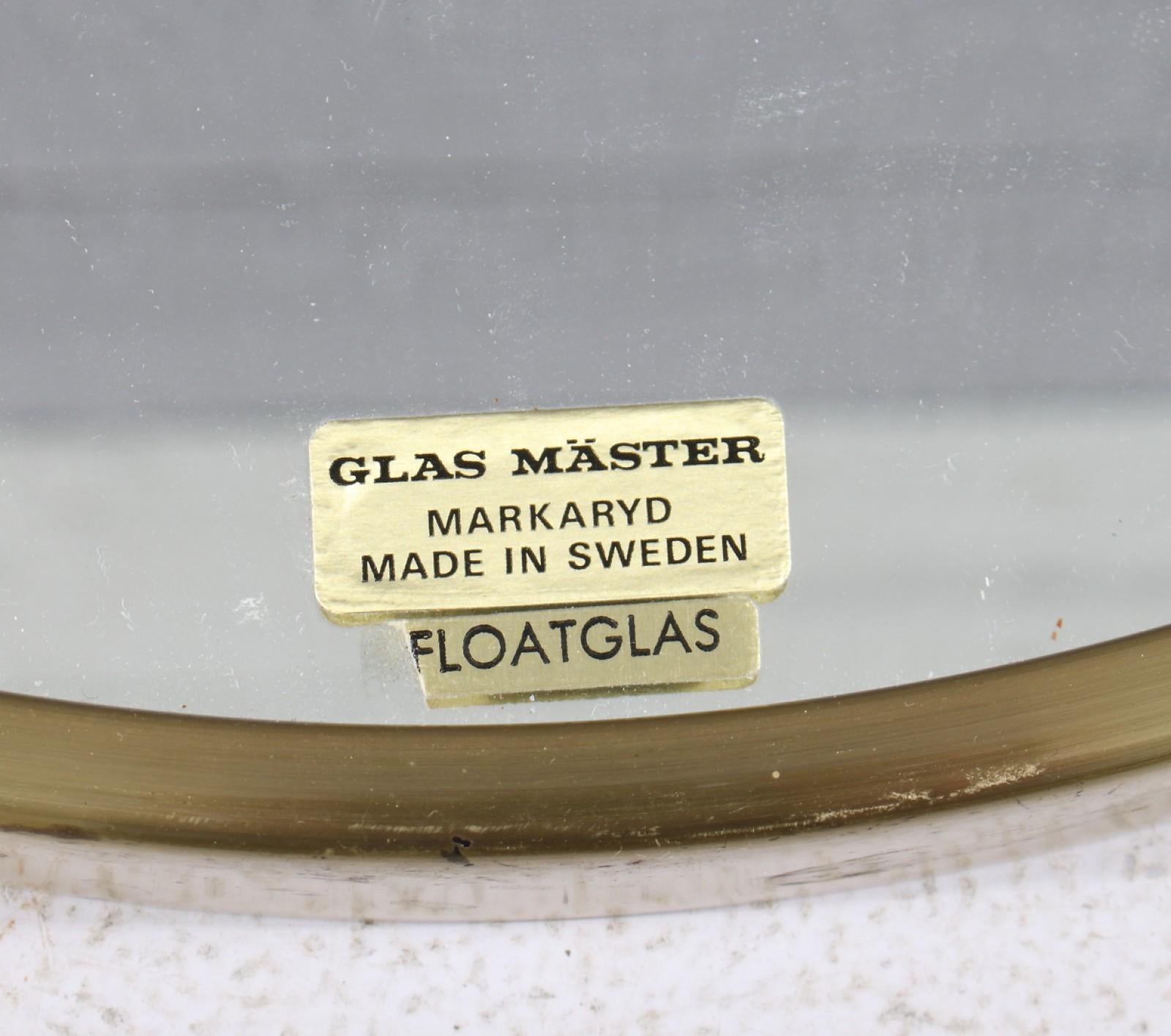 Specchio rotondo in ottone di Glas Mäster, Markaryd, Svezia (1960) In condizioni buone in vendita a Grythyttan, SE
