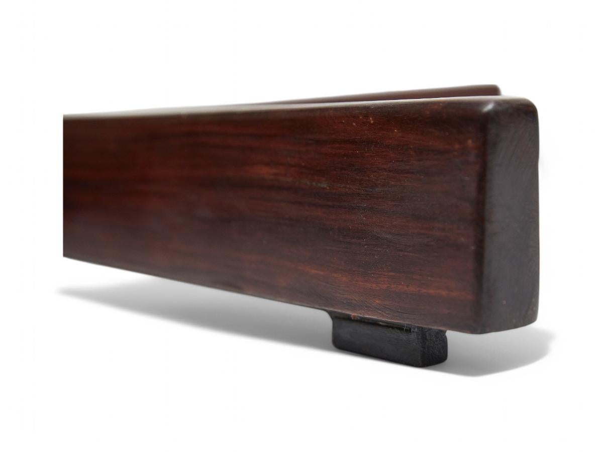 Acier Table ronde moderne du milieu du siècle en bois de feuillus et granit de Jorge Zalszupin, Brésil en vente