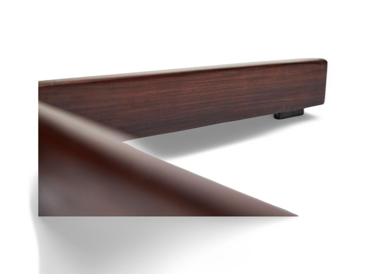 Table ronde moderne du milieu du siècle en bois de feuillus et granit de Jorge Zalszupin, Brésil en vente 3