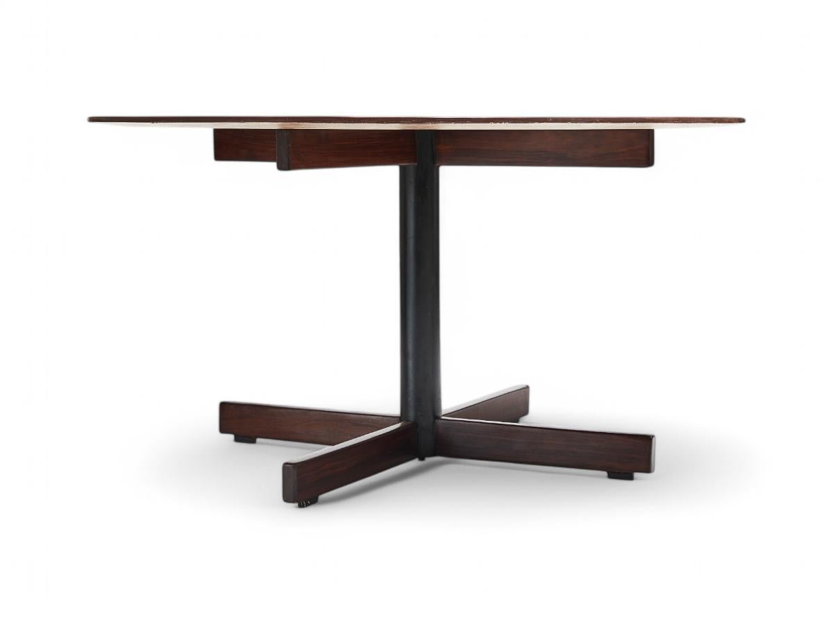 Mid-Century Modern Table ronde moderne du milieu du siècle en bois de feuillus et granit de Jorge Zalszupin, Brésil en vente