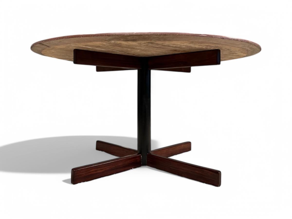 Ferronnerie Table ronde moderne du milieu du siècle en bois de feuillus et granit de Jorge Zalszupin, Brésil en vente